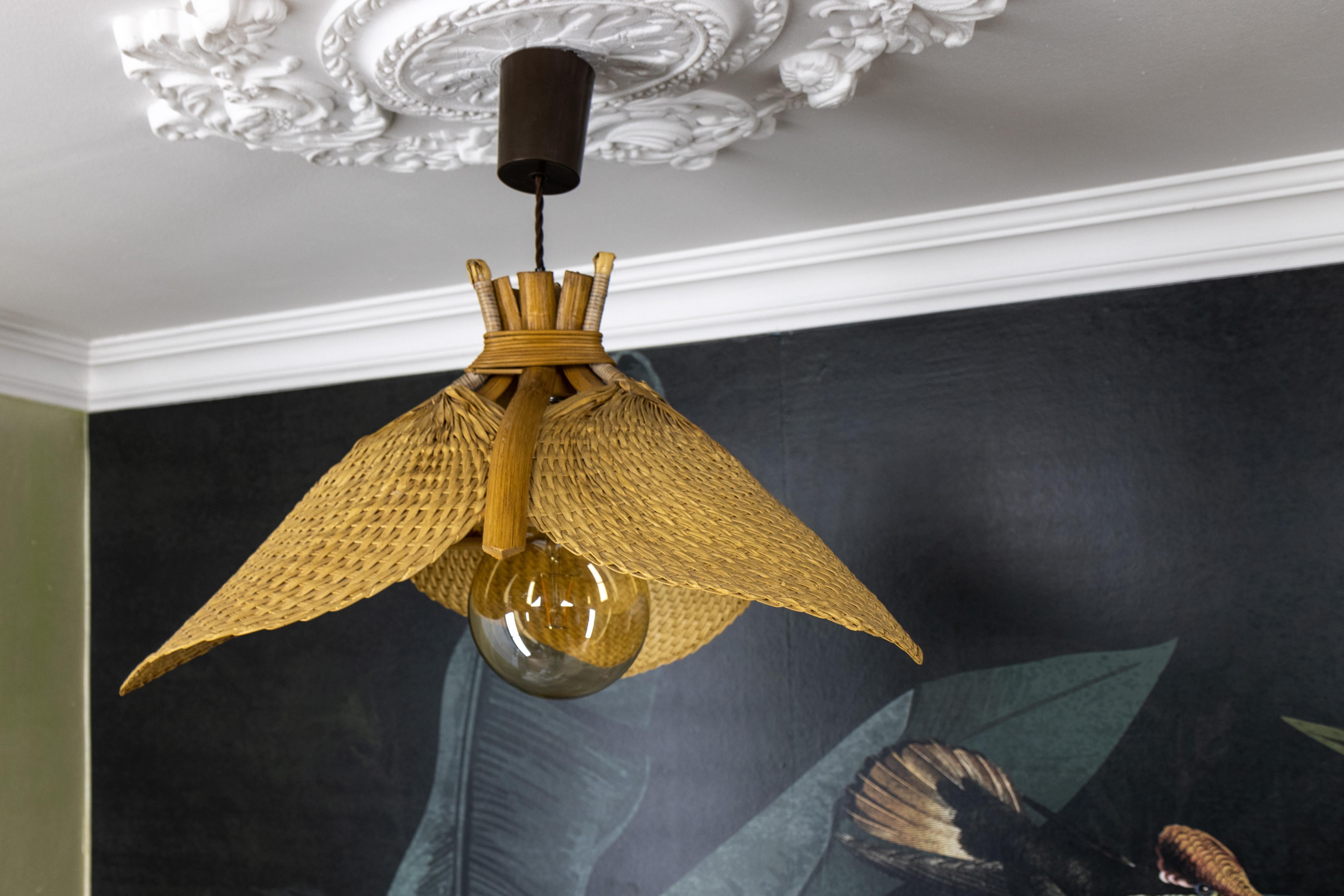Lámpara colgante moderna de mediados de siglo con hojas de bambú al estilo de Ingo Maurer Uchiwa en venta 3