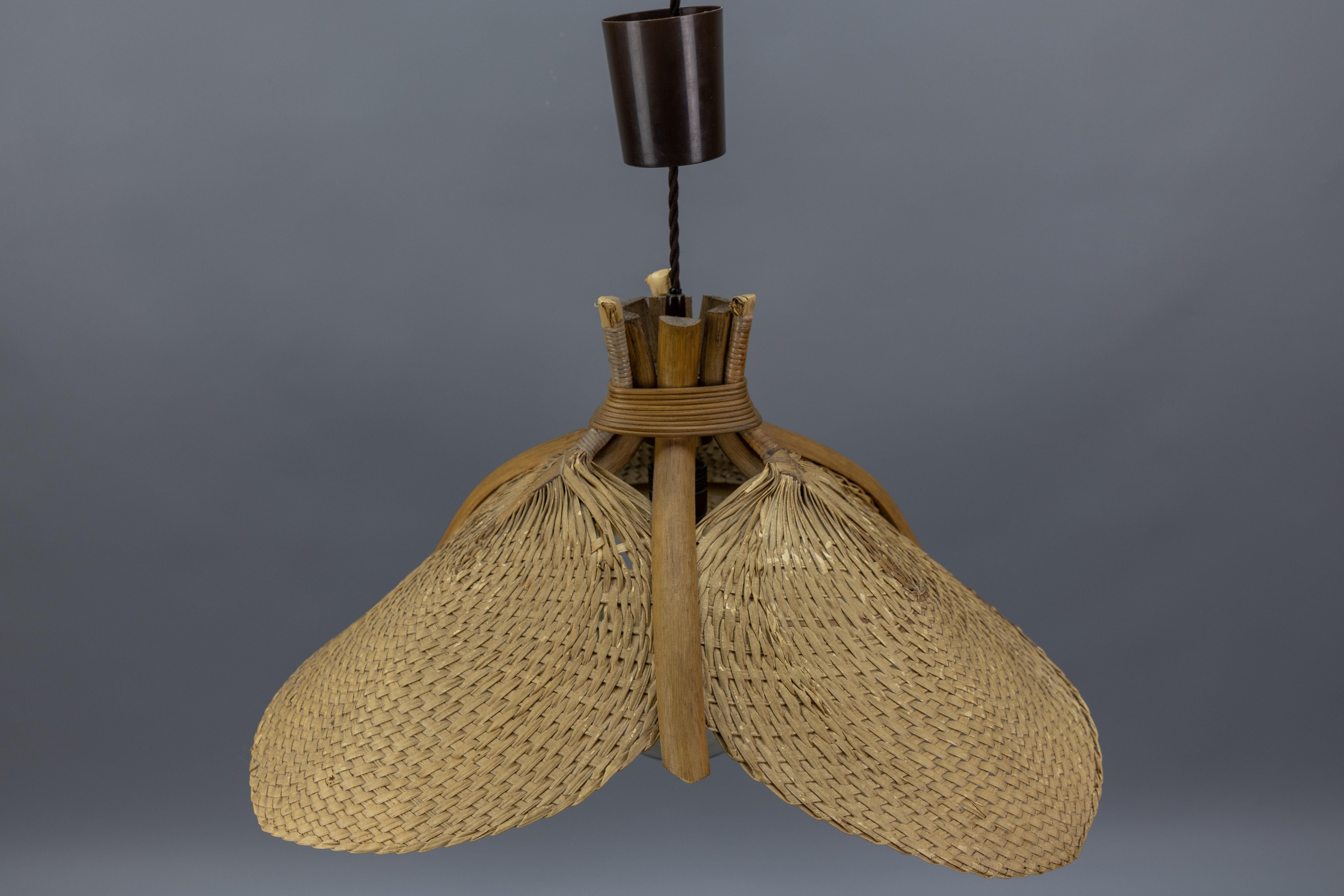 Lámpara colgante moderna de mediados de siglo con hojas de bambú al estilo de Ingo Maurer Uchiwa en venta 10