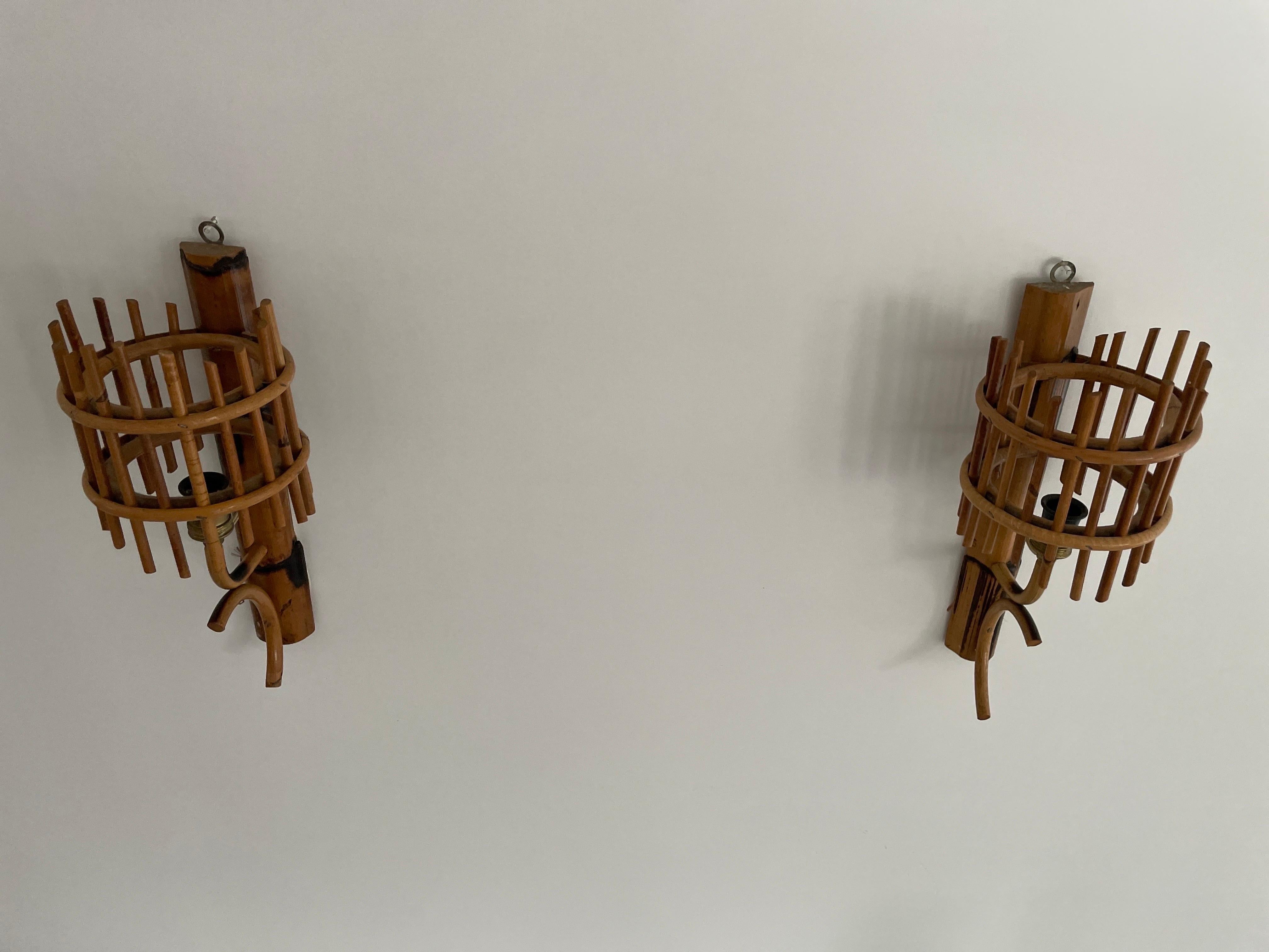Mid-Century Modern Bamboo Pair of Wall Lamps, 1950s, Italy In Good Condition For Sale In Hagenbach, DE