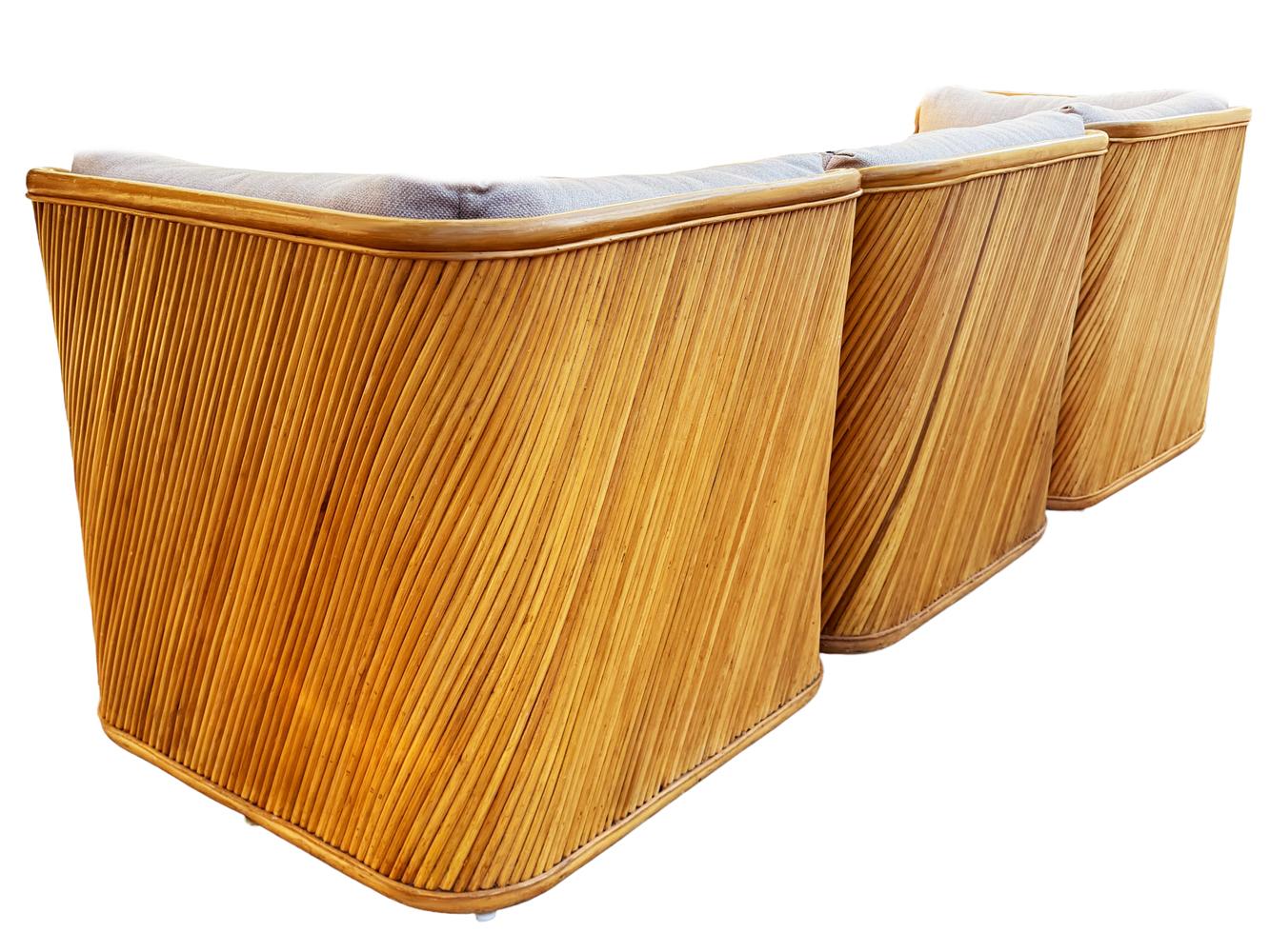 Modulares oder modulares Sofa mit neuem Kissen aus Bambus mit Bleistift und Schilf, Mid-Century Modern (Stoff) im Angebot