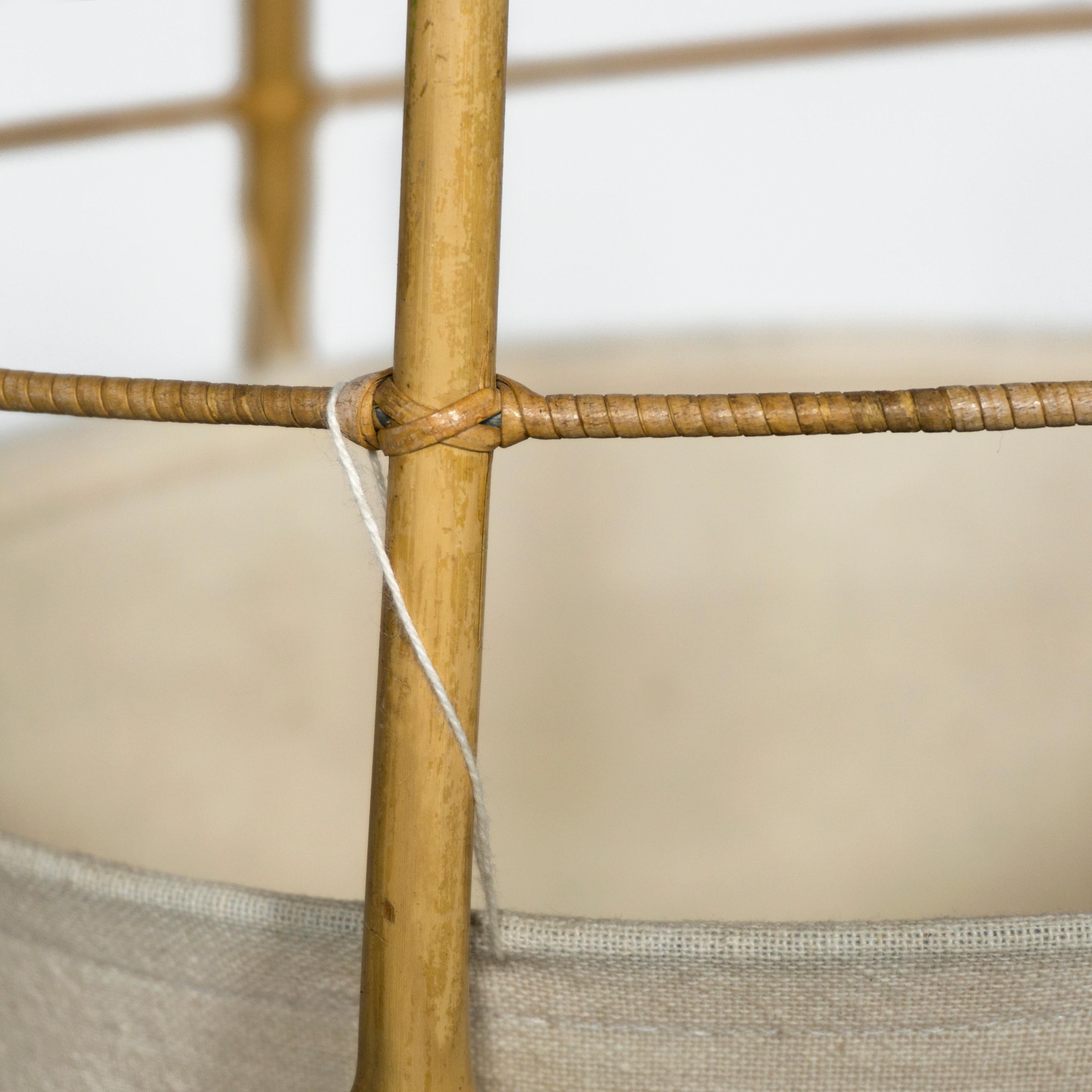 XX secolo Lampada da terra moderna di metà secolo in bambù e rattan di Louis Sognot, Francia anni '60 in vendita