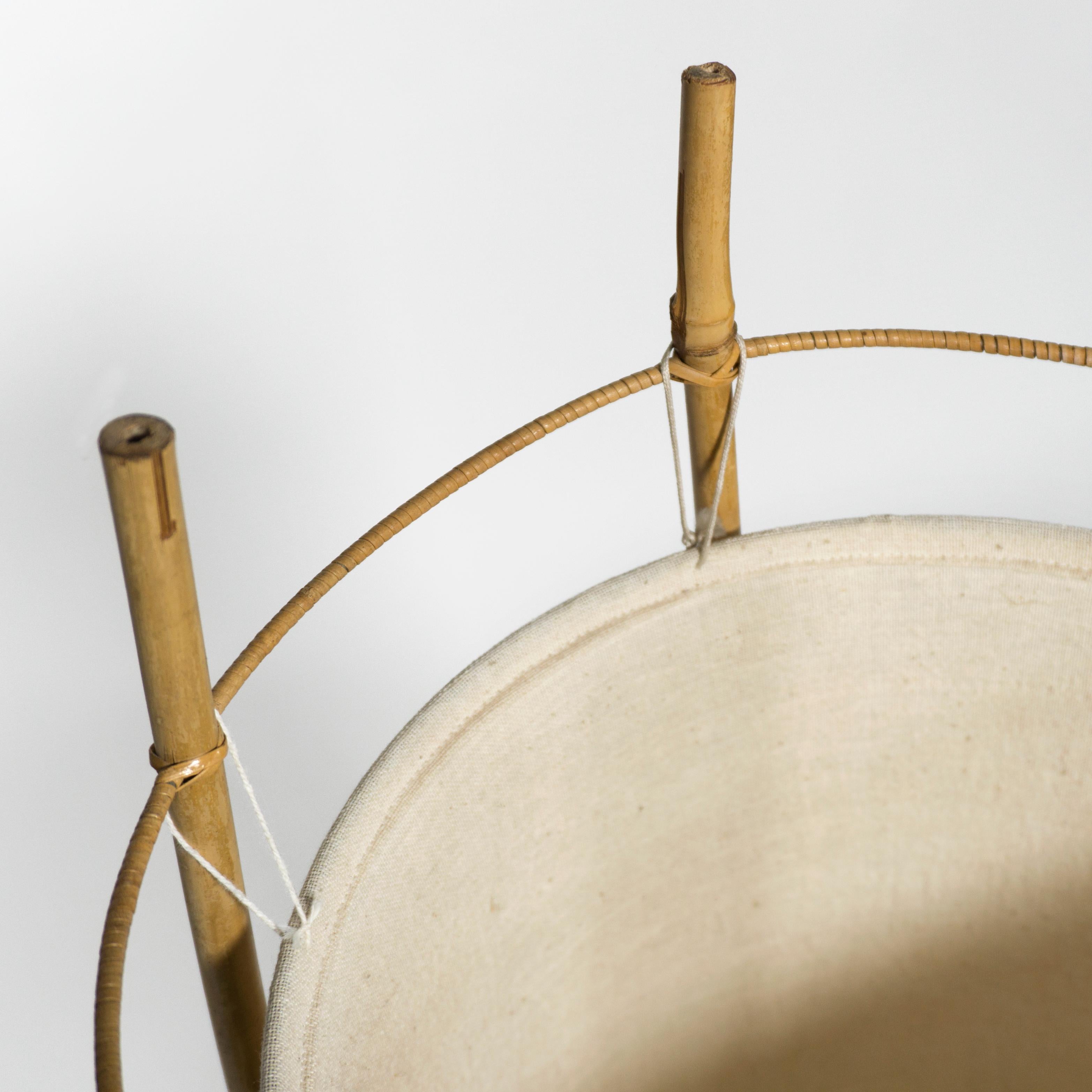 Bambù Lampada da terra moderna di metà secolo in bambù e rattan di Louis Sognot, Francia anni '60 in vendita