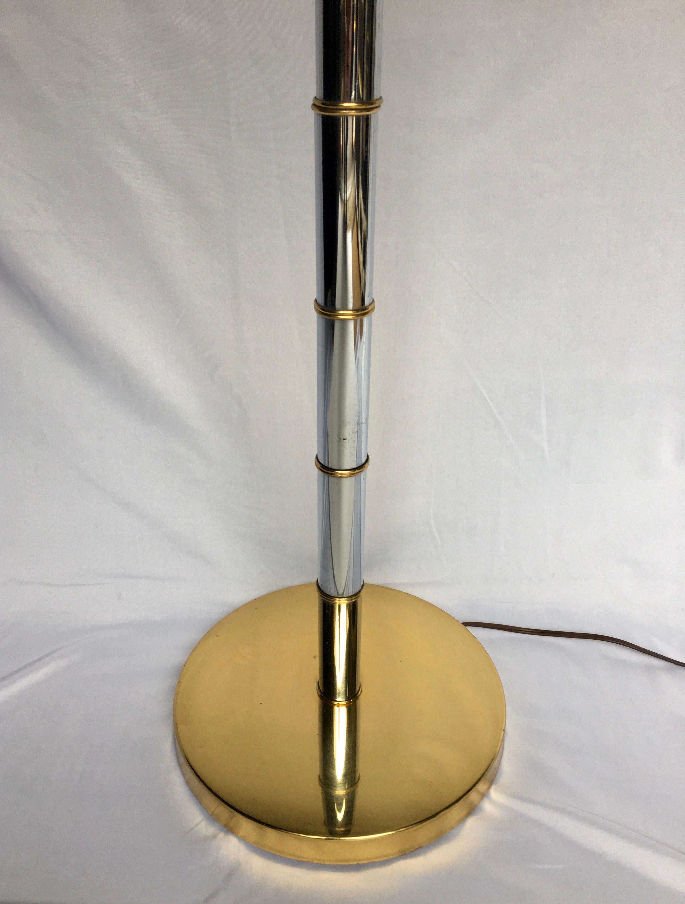 Moderne Stehlampe aus Chrom und Messing im Bambus-Stil:: 1970er Jahre (Moderne der Mitte des Jahrhunderts) im Angebot