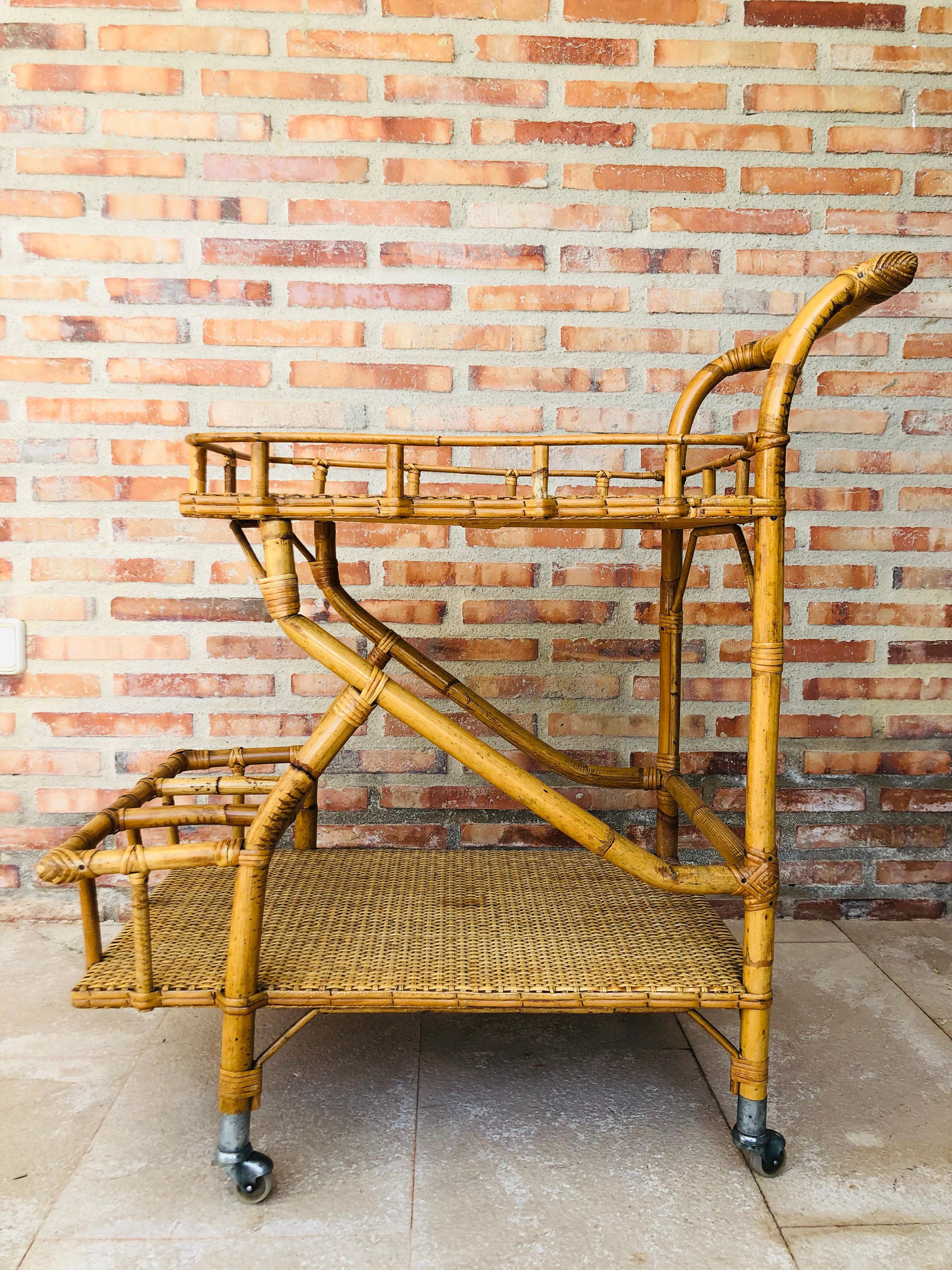 Mid-Century Modern bamboo tea cart. Garden furniture
Perfect for a collected garden of potted plants, or extra kitchen storage.