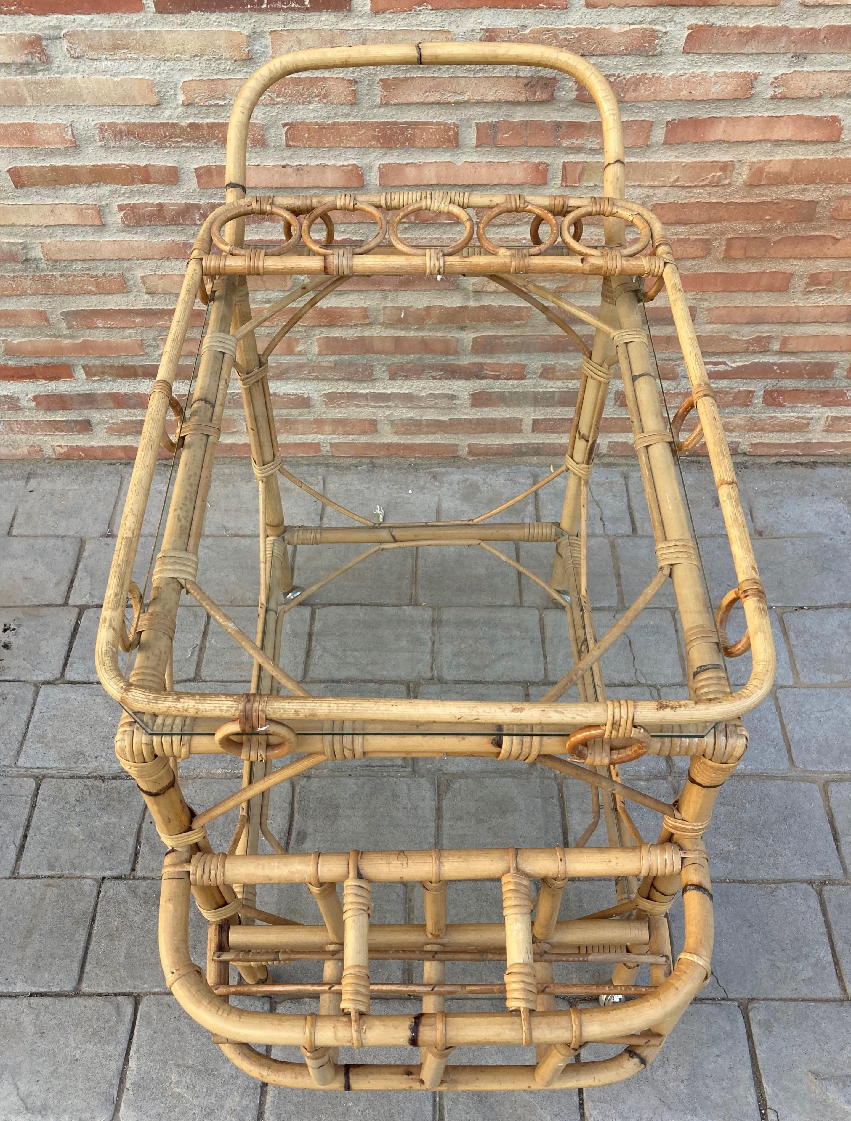 Mid-Century Modern Bamboo Tea Cart, Garden Furniture In Good Condition For Sale In Miami, FL