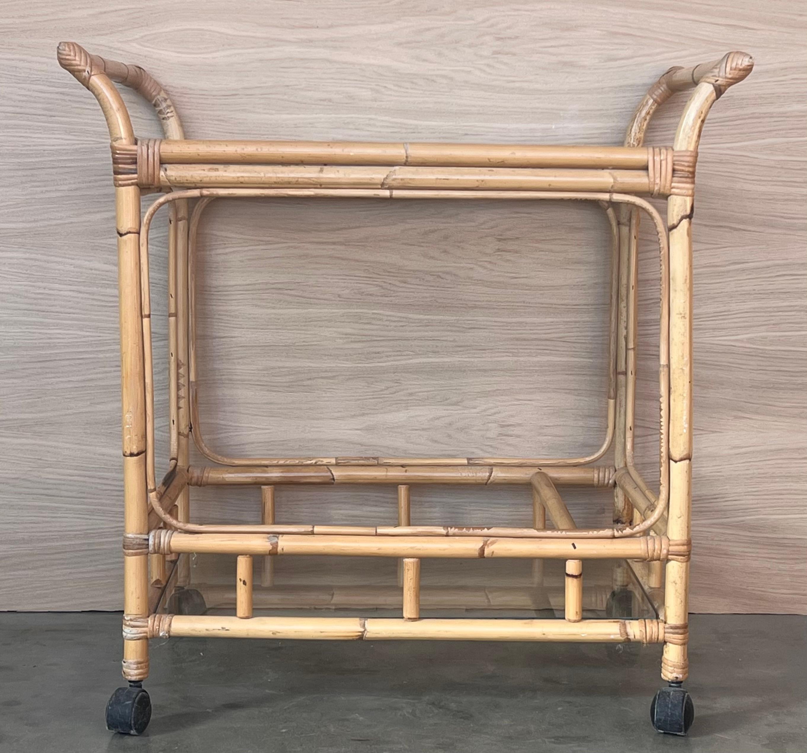 Mid-Century Modern Bamboo Tea Cart, Garden Furniture In Good Condition For Sale In Miami, FL