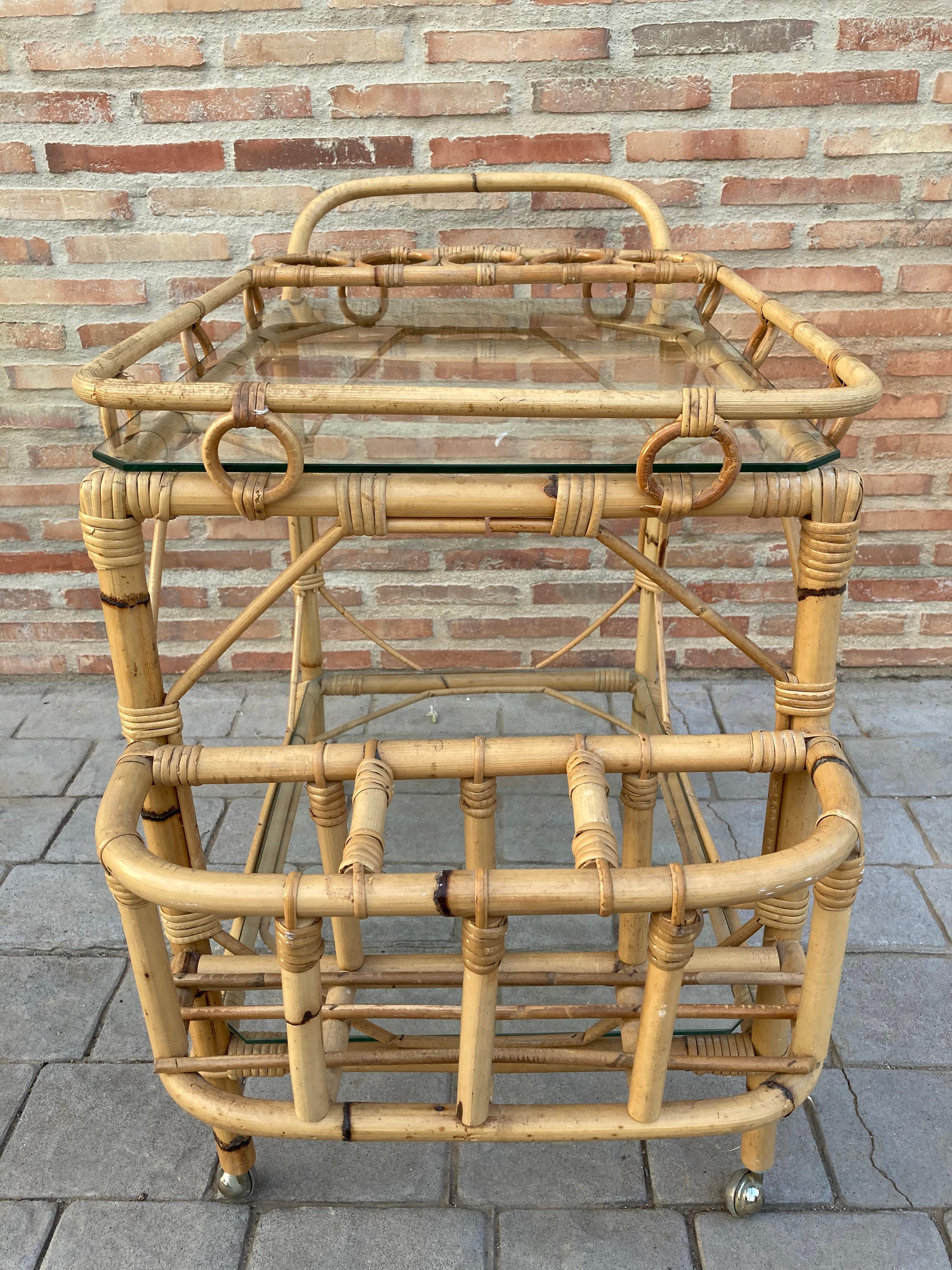 Chariot à thé en bambou moderne du milieu du siècle, mobilier de jardin Bon état - En vente à Miami, FL