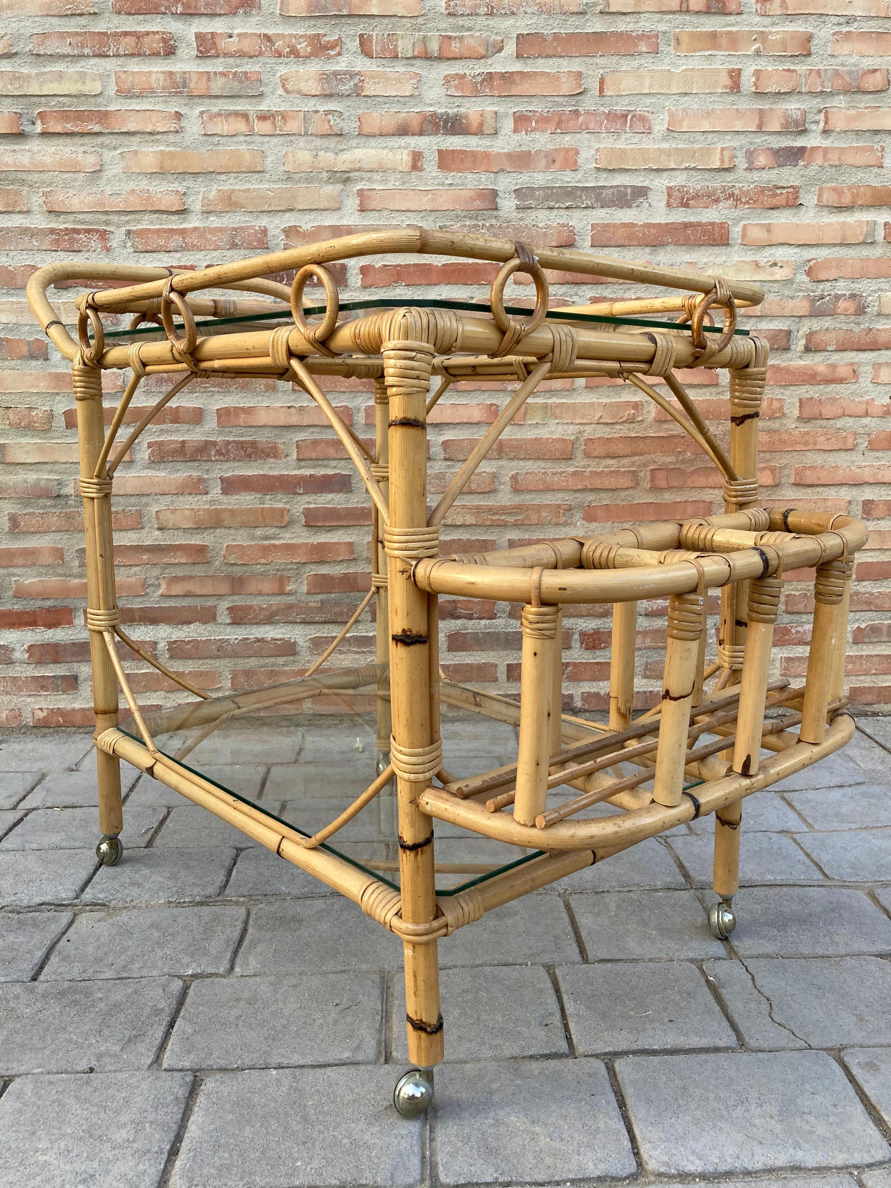 20ième siècle Chariot à thé en bambou moderne du milieu du siècle, mobilier de jardin en vente