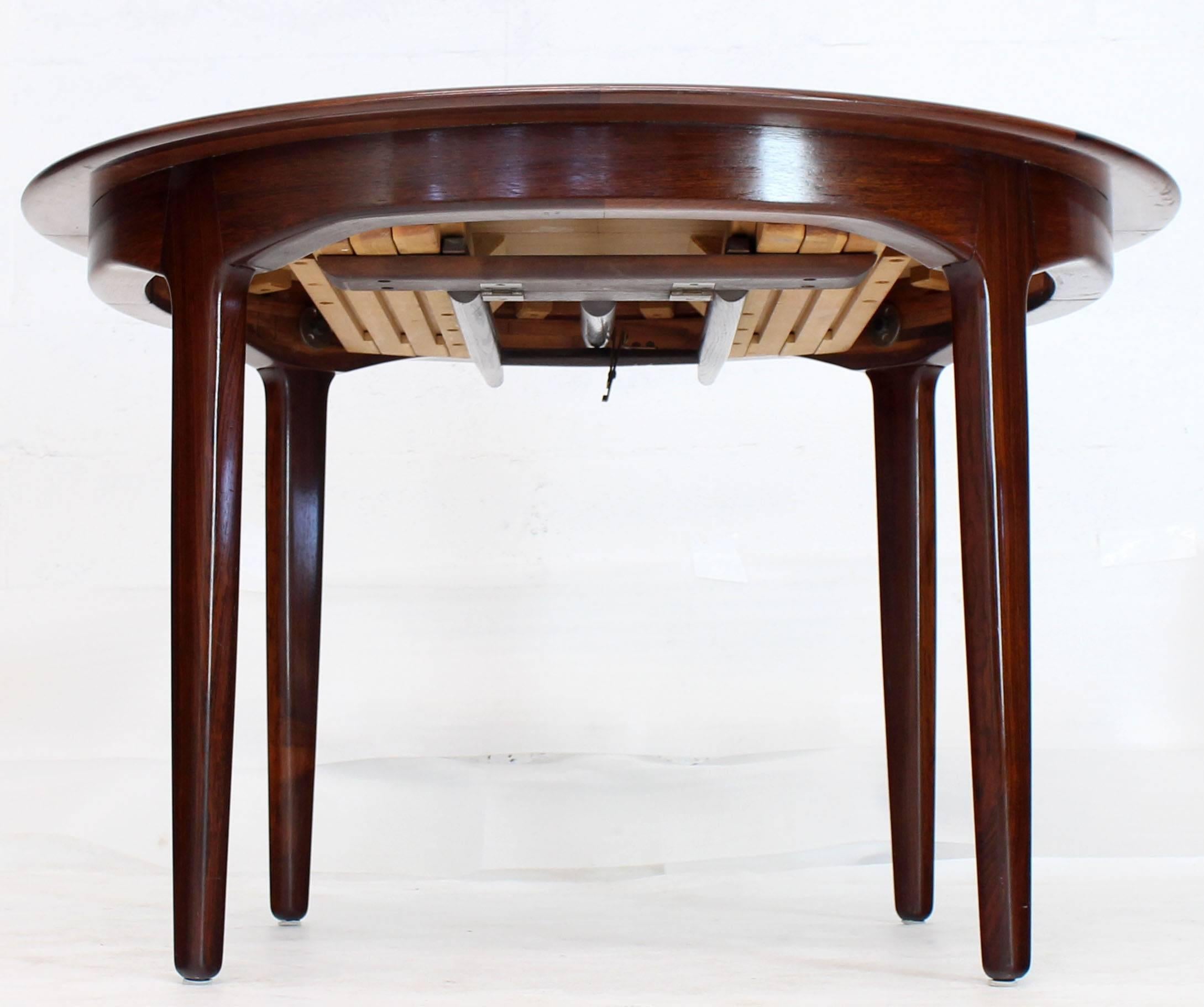Mid-Century Modern Banquet Large Dining Conference Table Three Leaves Round In Excellent Condition In Rockaway, NJ