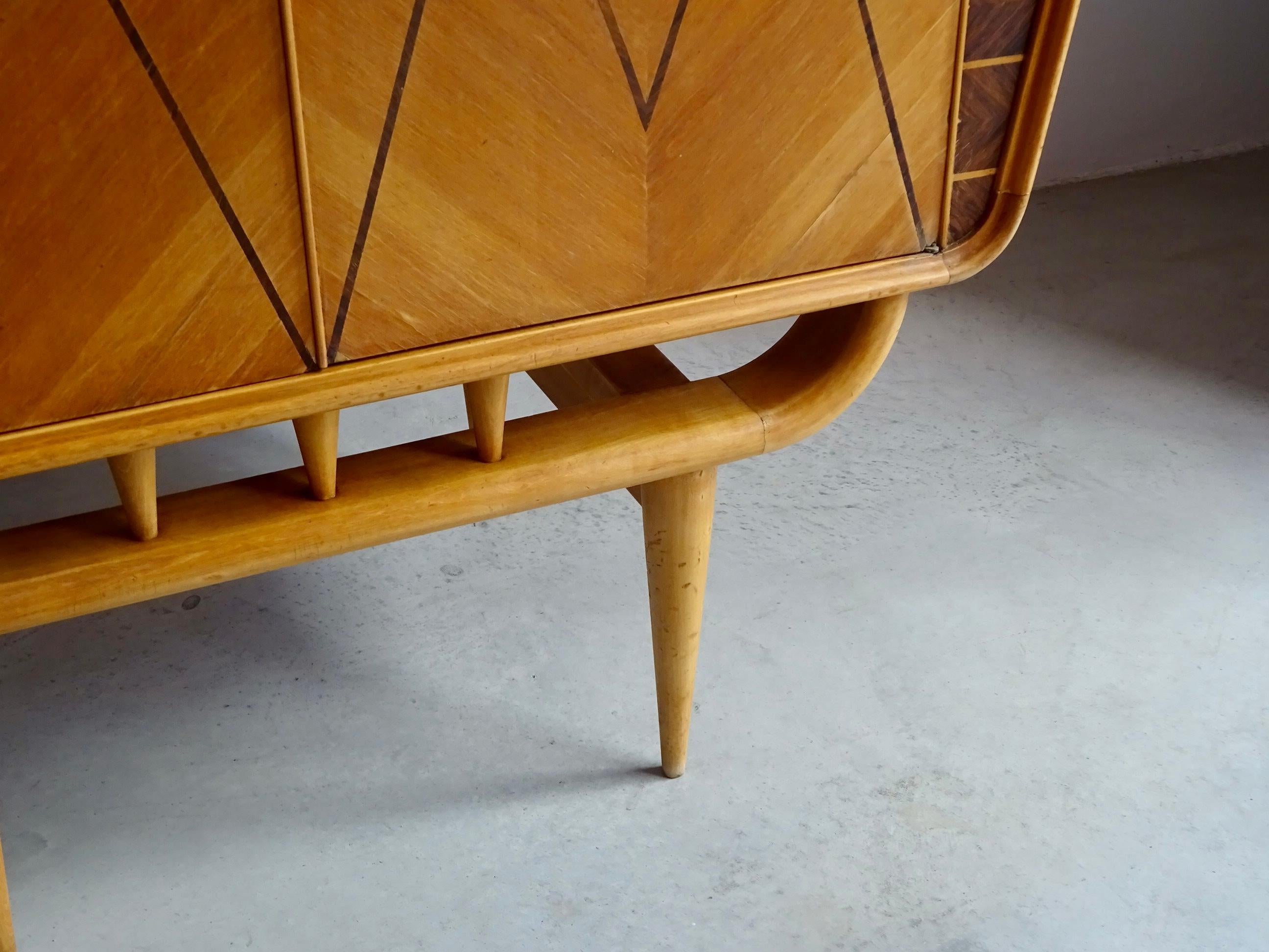 Mid-century Modern bar cabinet. In Good Condition For Sale In Barcelona, ES
