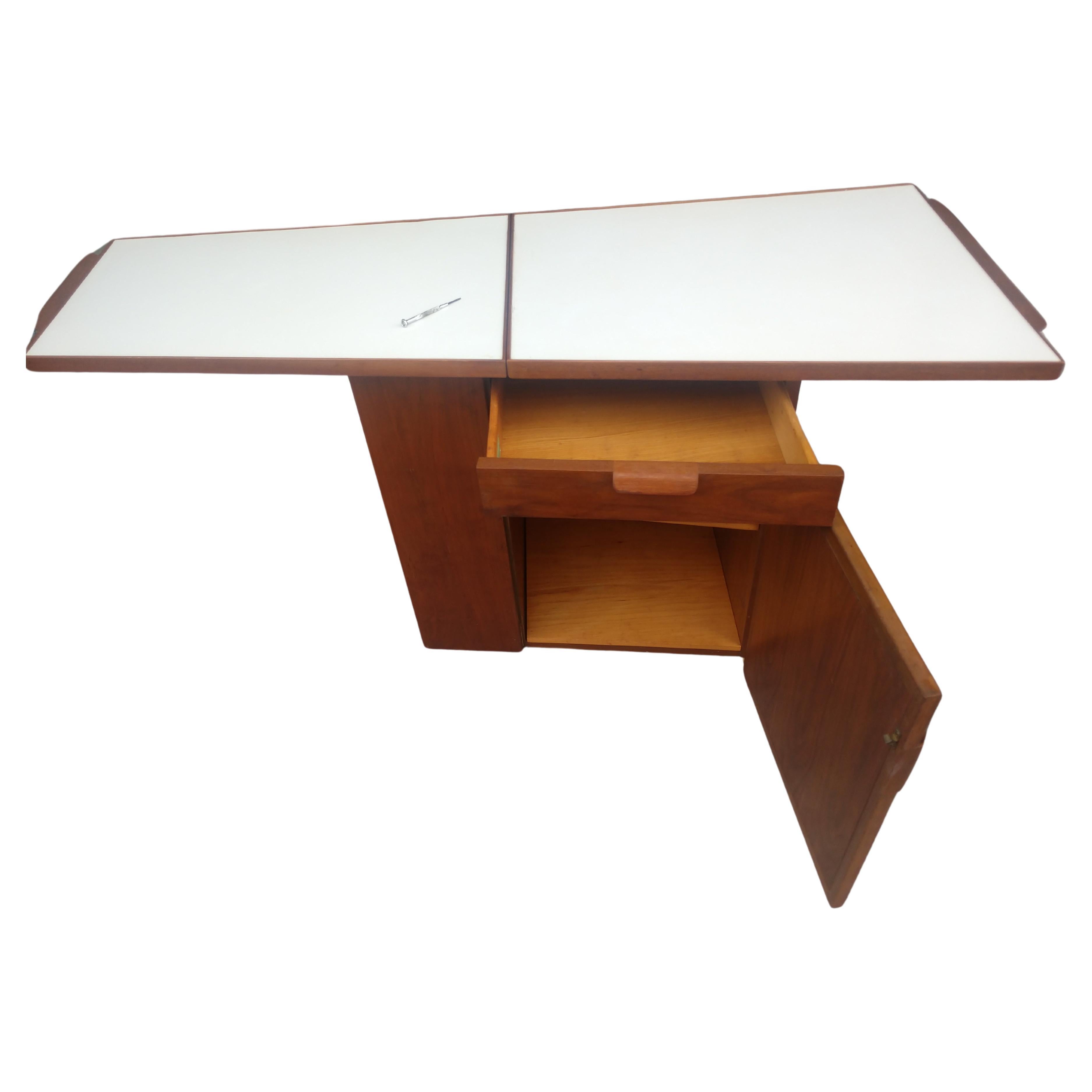 Fatto a mano Carrello da bar moderno di metà secolo Edward Wormley per Dunbar C1953 in vendita