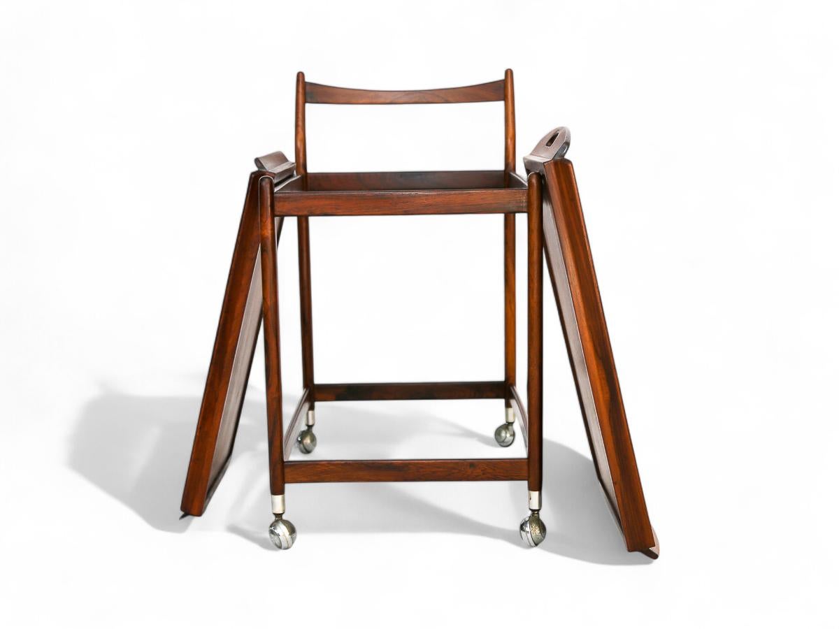Chariot de bar moderne du milieu du siècle en bois de feuillus et étagères blanches, Sergio Rodrigues, années 1960 en vente 6