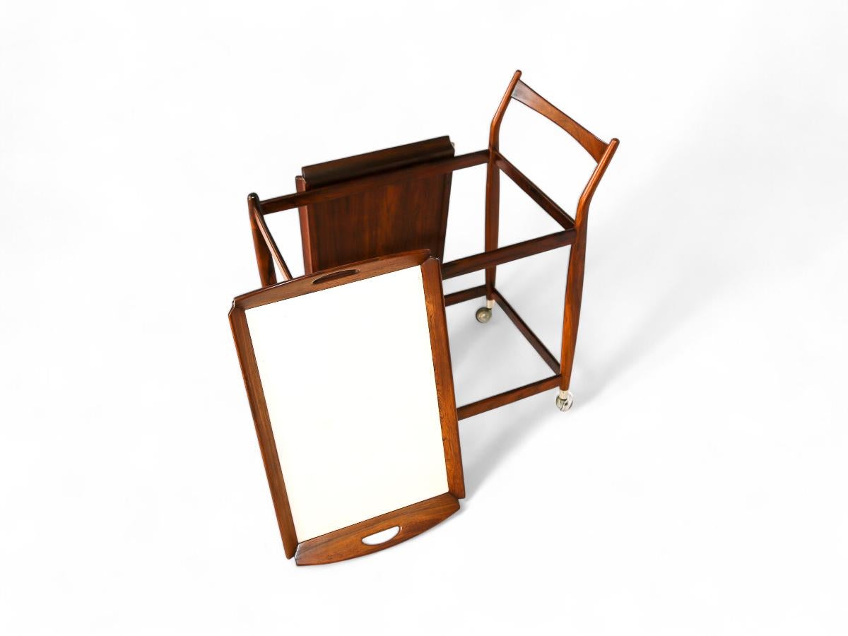 Chariot de bar moderne du milieu du siècle en bois de feuillus et étagères blanches, Sergio Rodrigues, années 1960 en vente 7