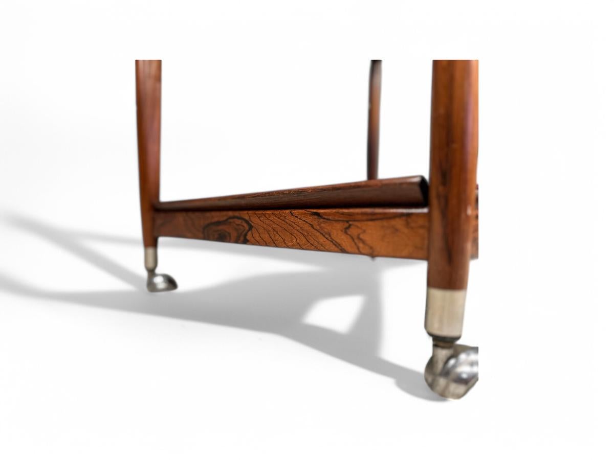 Chariot de bar moderne du milieu du siècle en bois de feuillus et étagères blanches, Sergio Rodrigues, années 1960 en vente 8