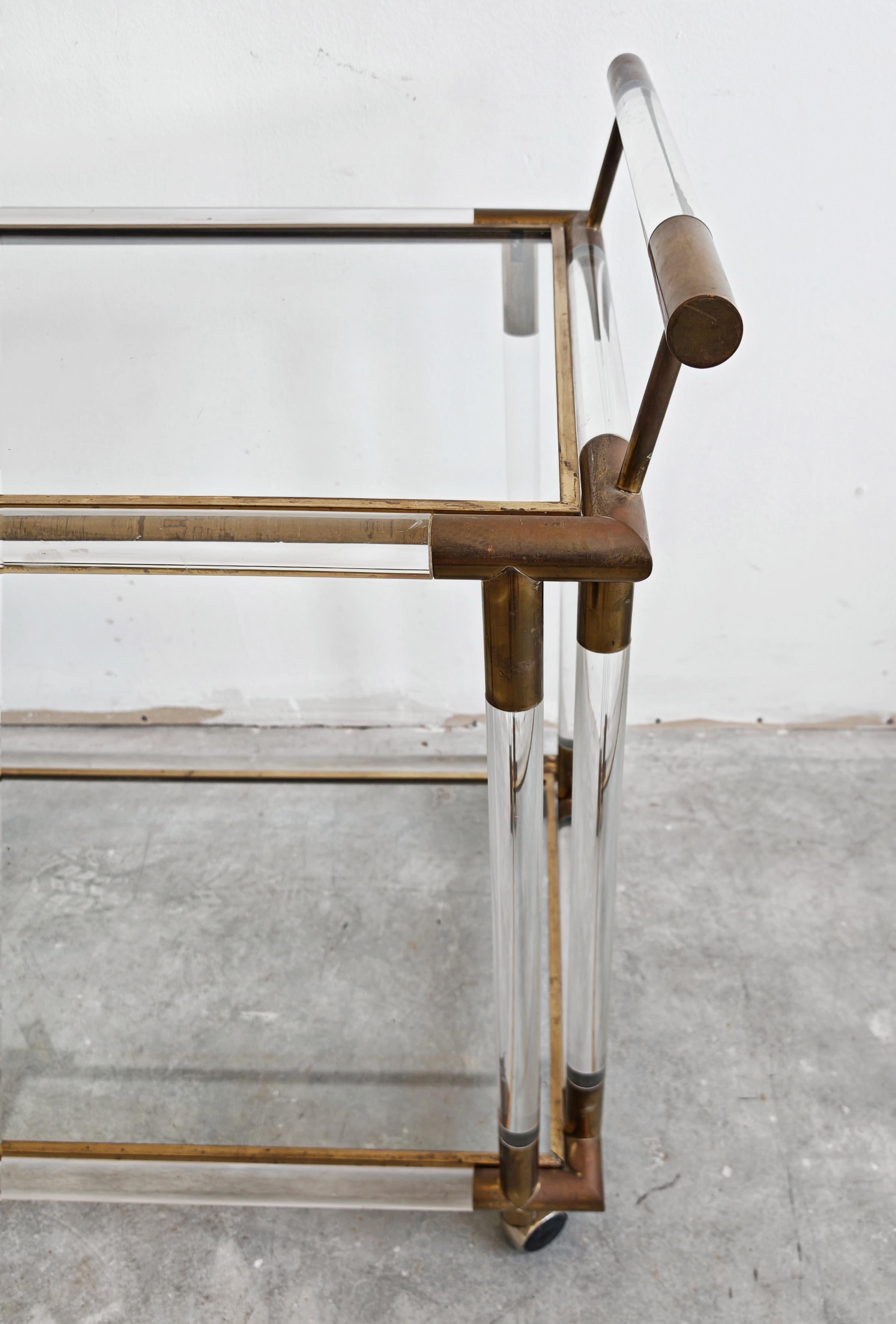 Mid Century Modern Bar Cart in lucite, bronze and glass, Italy 1970s For Sale 3