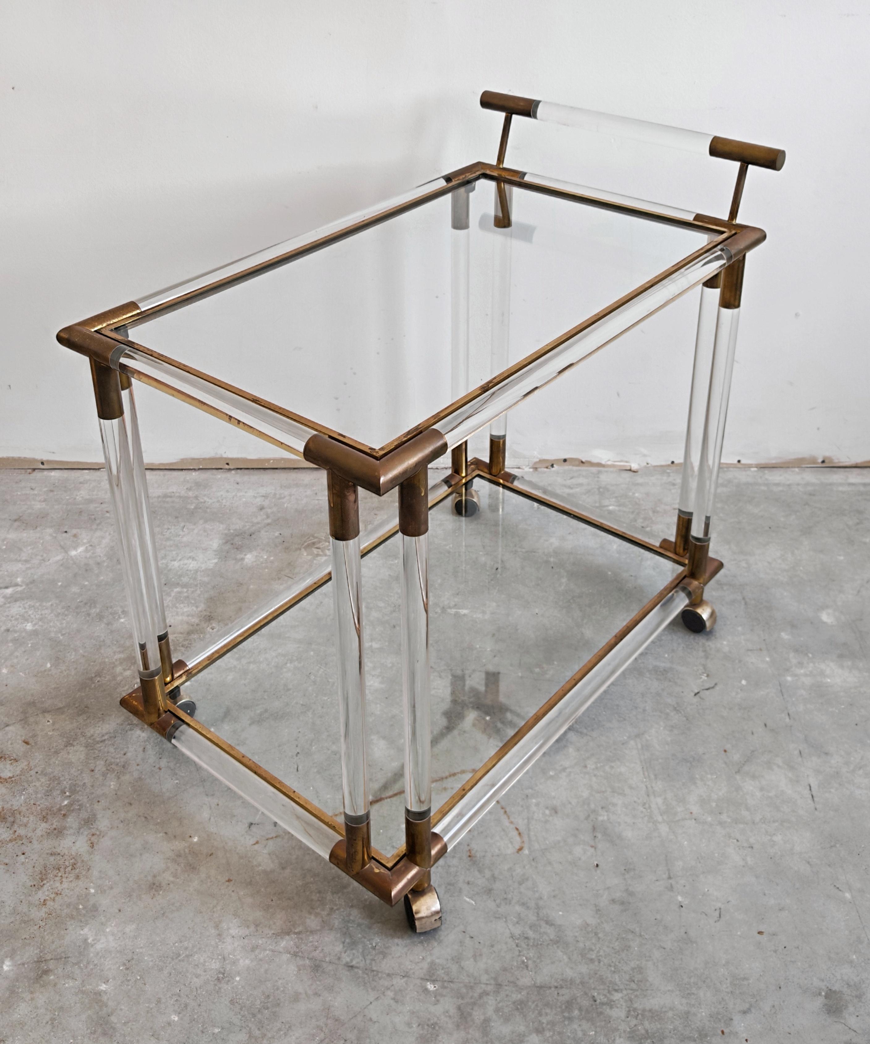 Mid Century Modern Bar Cart in lucite, bronze and glass, Italy 1970s For Sale 1