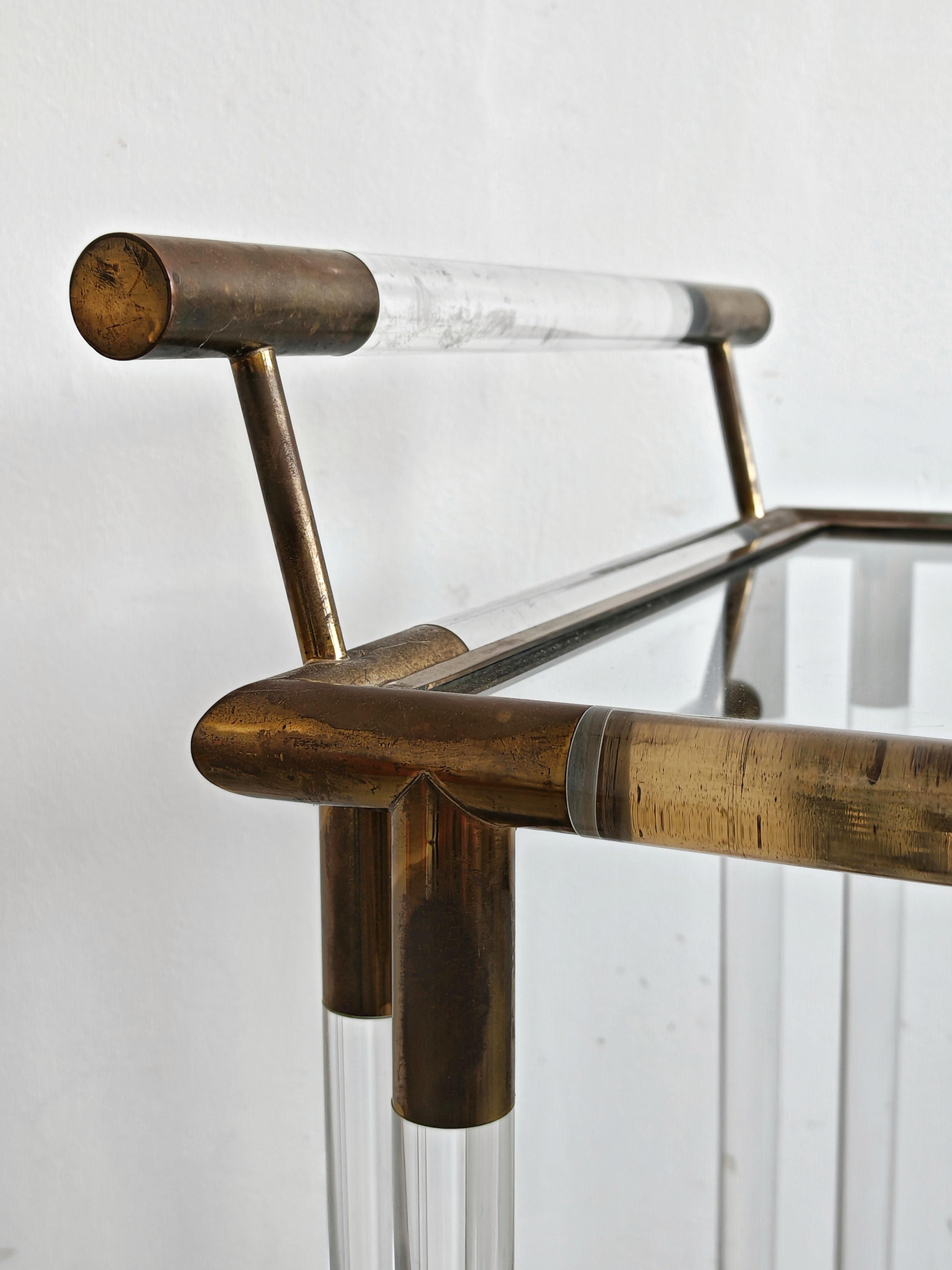 Mid Century Modern Bar Cart in lucite, bronze and glass, Italy 1970s For Sale 2