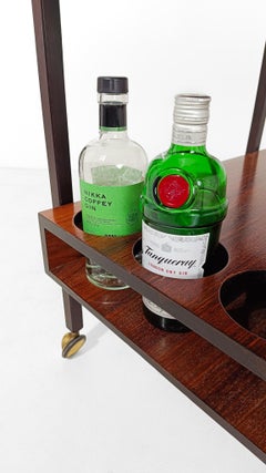 Carrito de bar moderno de mediados de siglo con 2 bandejas extraíbles en chapa de palisandro, Italia años 60