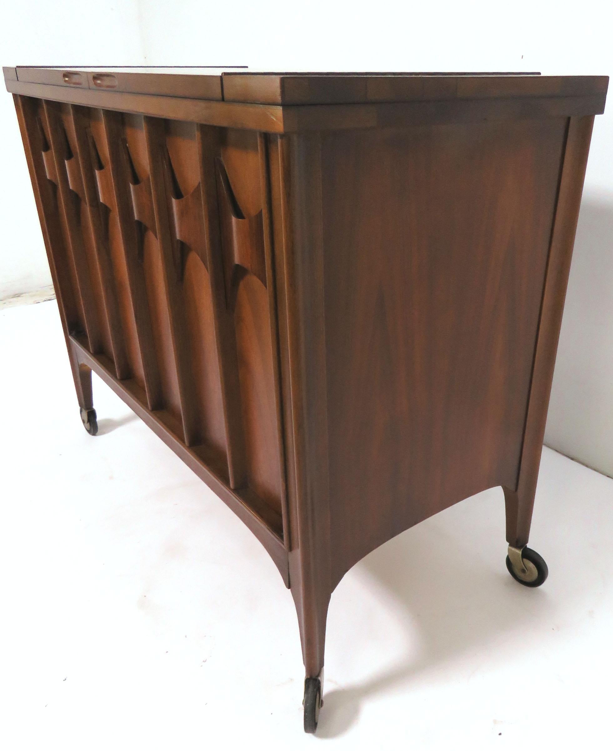 Mid-Century Modern Bar / Drinks Serving Cart with Expandable Top by Kent Coffey 1