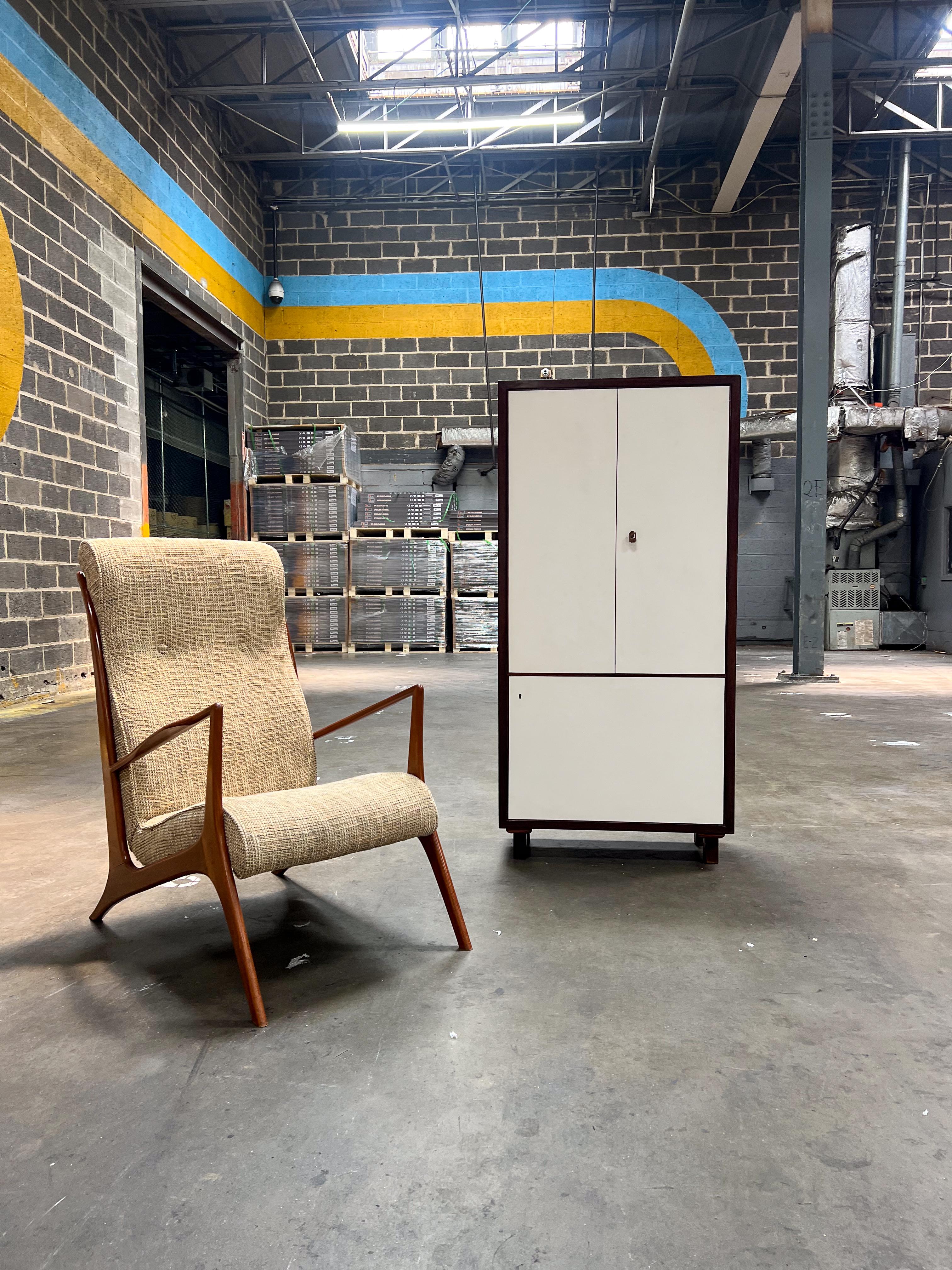 Available today, this Brazilian Modern Bar or Cabinet made in Hardwood and white formica by Liceu de Artes e Oficios in the sixties is nothing less than spectacular! 
The piece is entirely made of Brazilian hardwood with white formica and brass