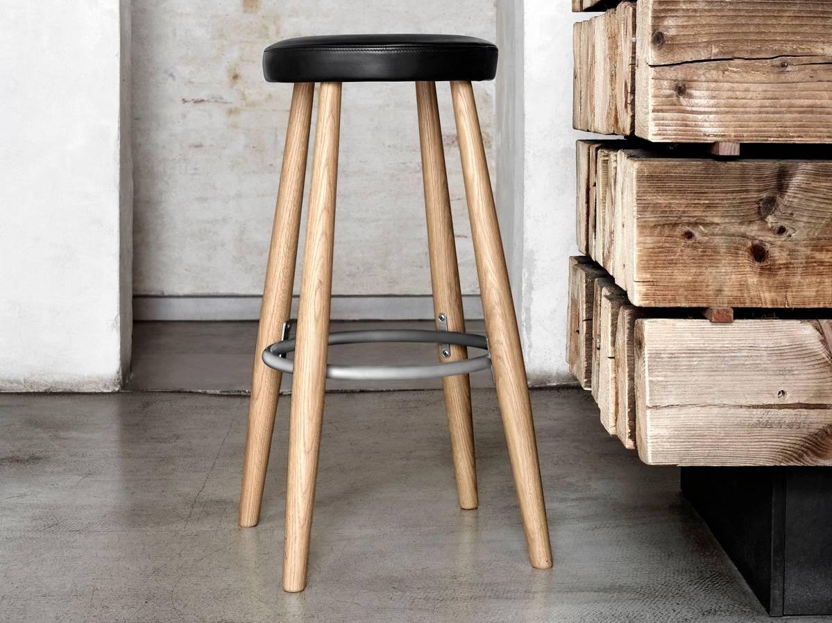 Mid-Century Modern CH 56 stool by Hans Wegner. New edition. This elegant 76 cm barstool was designed by Hans J. Wegner in 1985. It is available in oak or walnut. Cushion is in Loke leather, easy to care. Comfortable and practical, upholstered bar