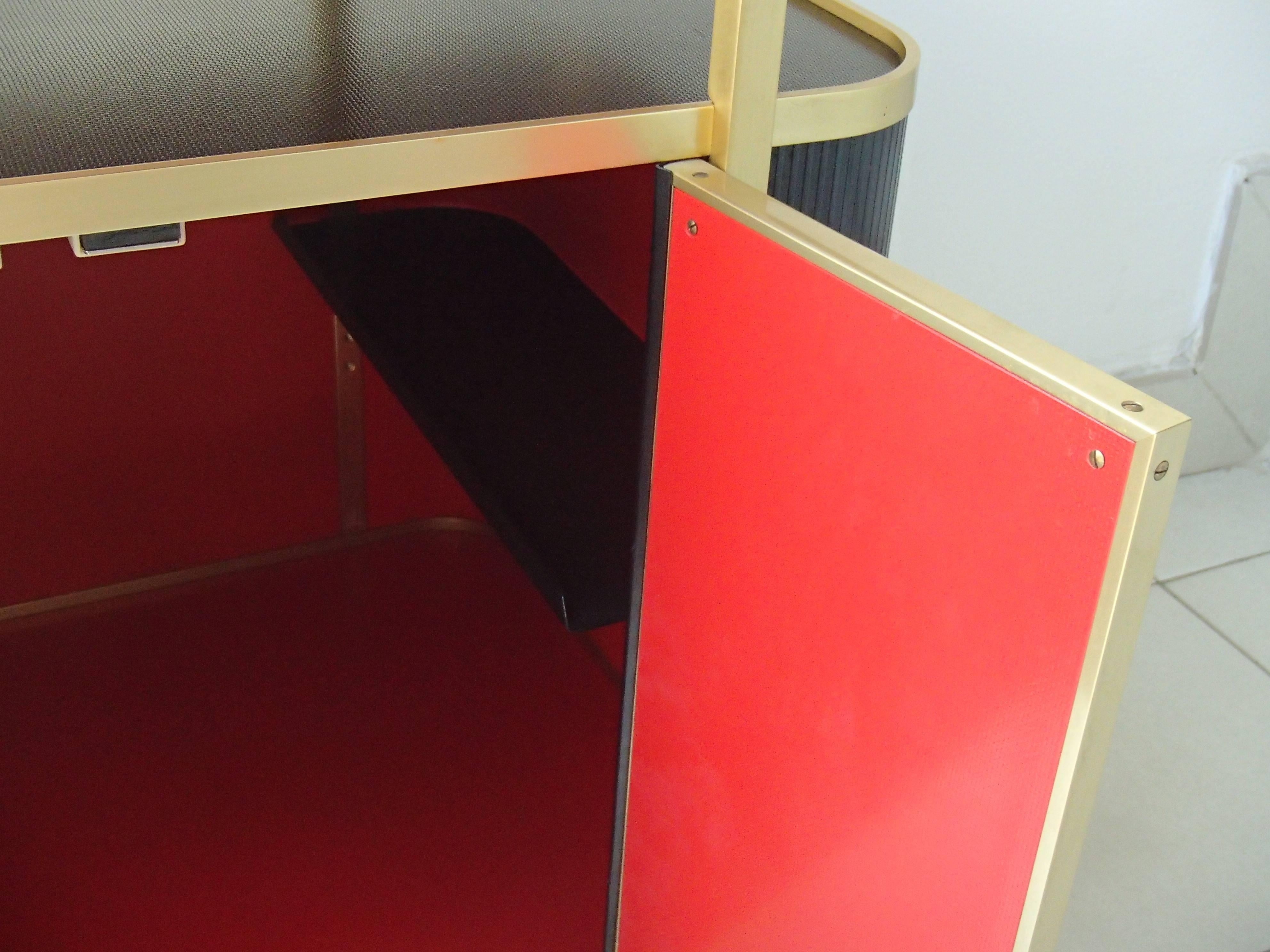 Mid-Century Modern Bar Trolley Black Aluminium Gold and Red Inside In Good Condition In Weiningen, CH