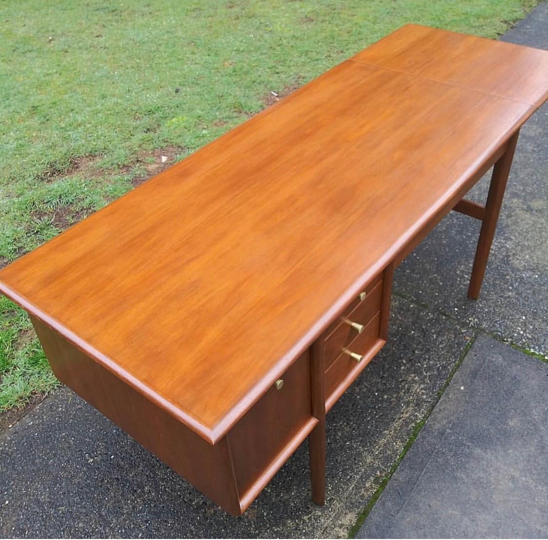 Mid-Century Modern Barney Flagg for Drexel ‘Parallel’ Writers Executive Desk In Good Condition In Seattle, WA