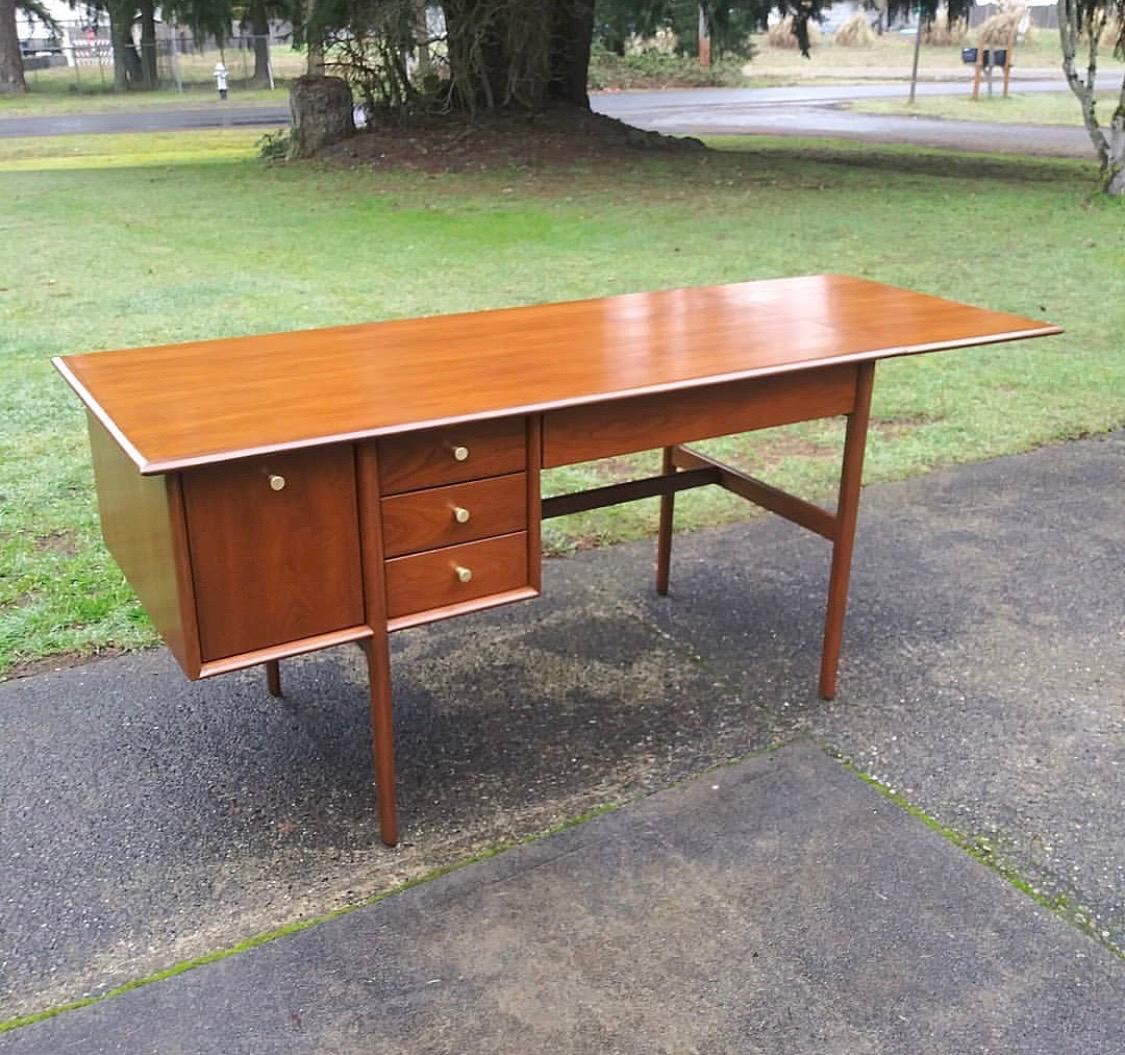 Mid-20th Century Mid-Century Modern Barney Flagg for Drexel ‘Parallel’ Writers Executive Desk