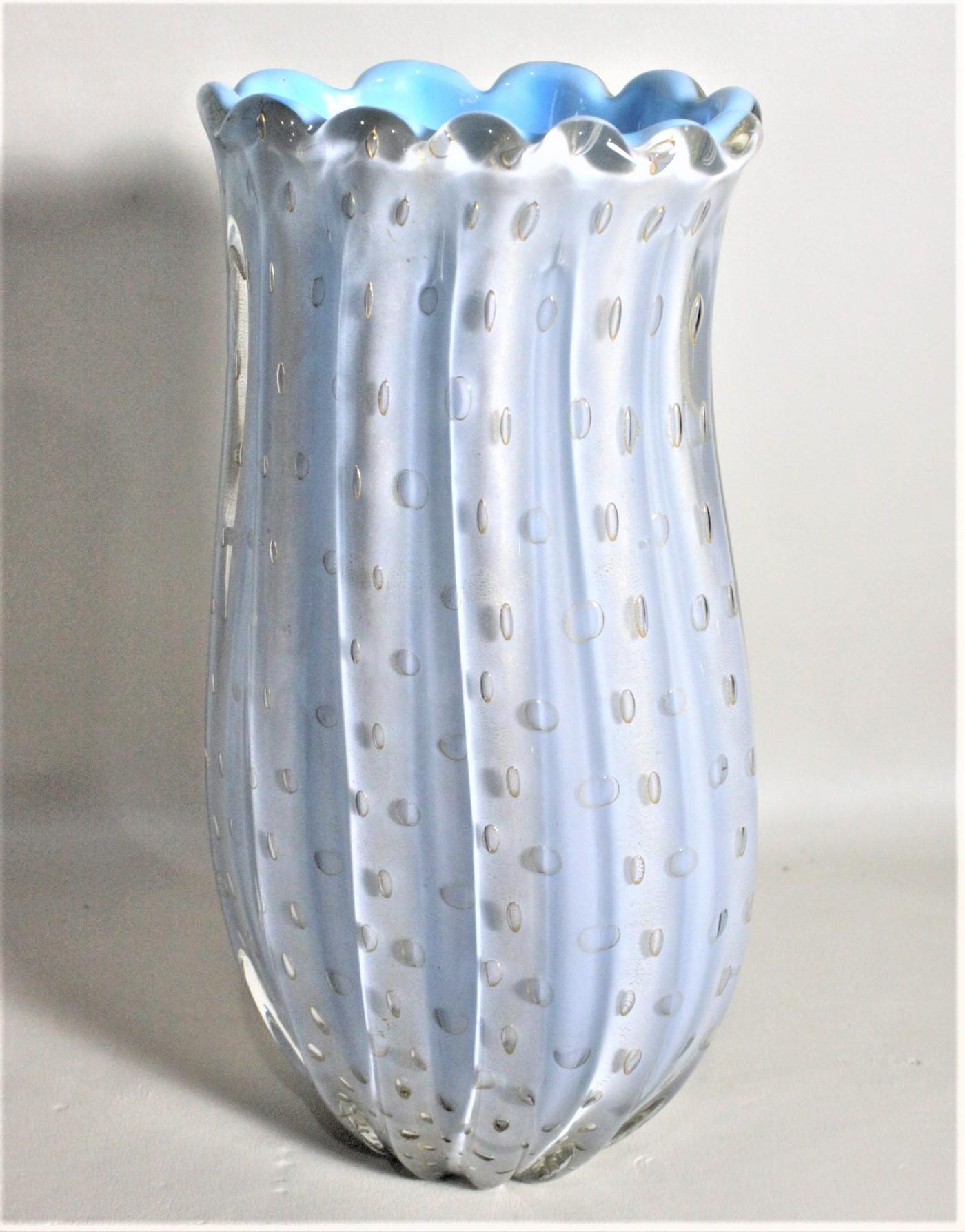 Mid-Century Modern Barovier zugeschriebene Muranoglas-Vase mit Gehäuse (Moderne der Mitte des Jahrhunderts) im Angebot