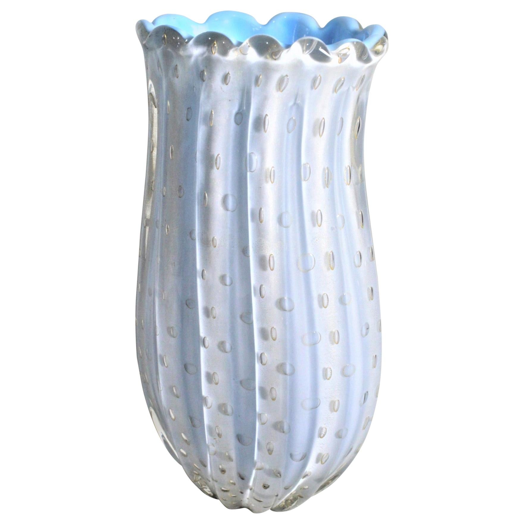 Mid-Century Modern Barovier zugeschriebene Muranoglas-Vase mit Gehäuse im Angebot
