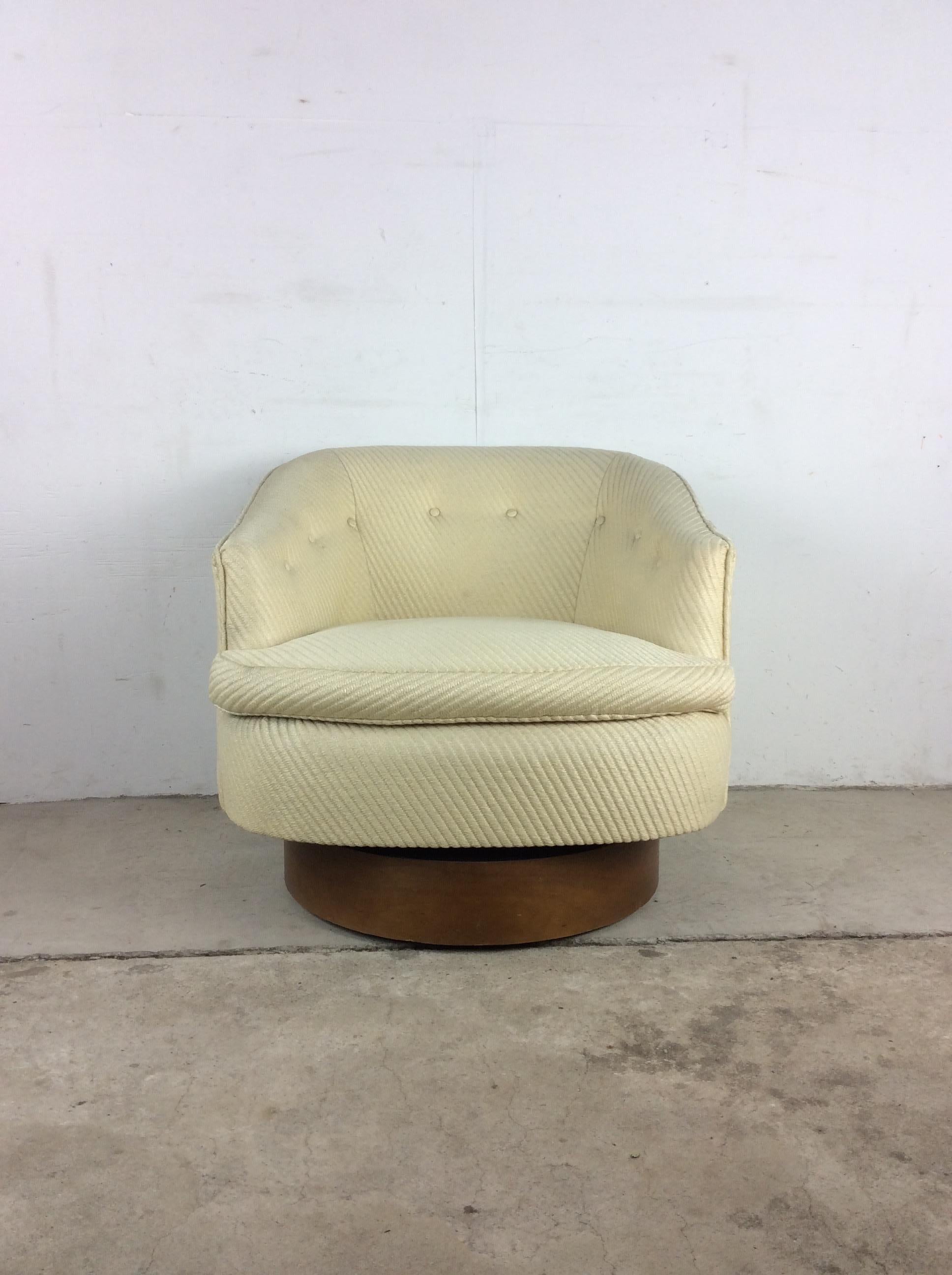 Mid-Century Modern Mid Century Modern Barrel Back Club Chair with Swivel Base For Sale