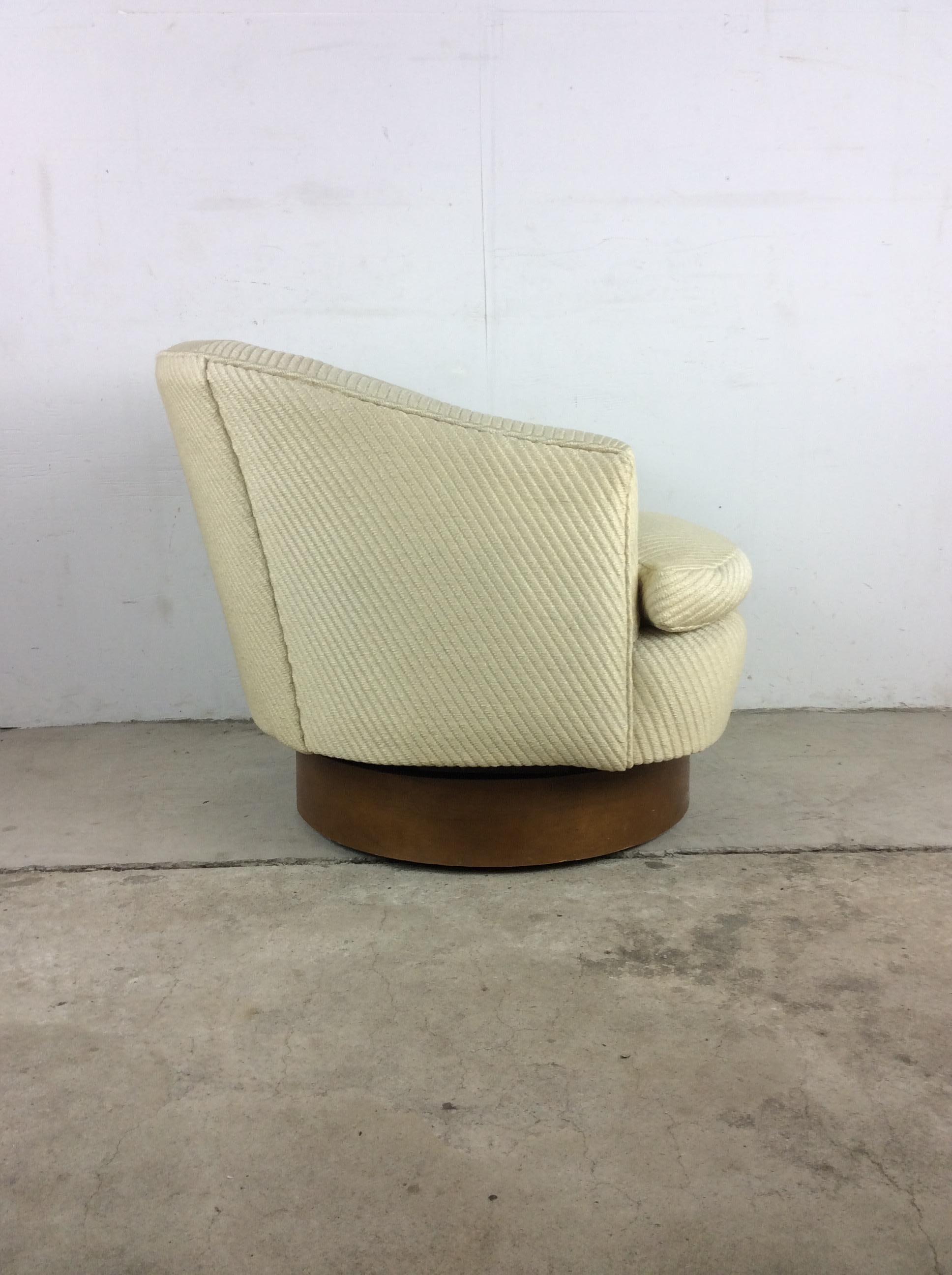 20th Century Mid Century Modern Barrel Back Club Chair with Swivel Base For Sale