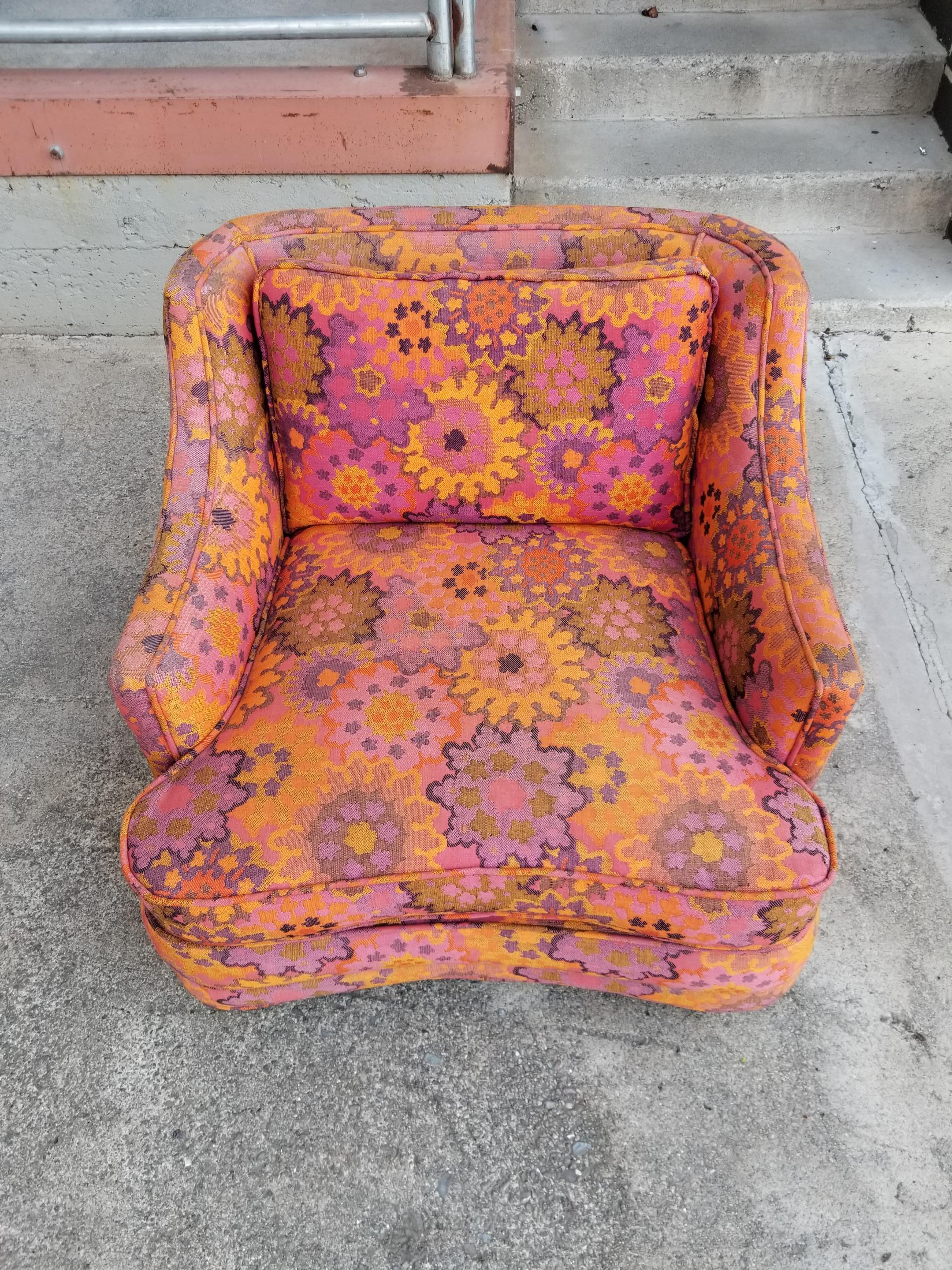 Mid-Century Modern Barrel Back Lounge Chair 1