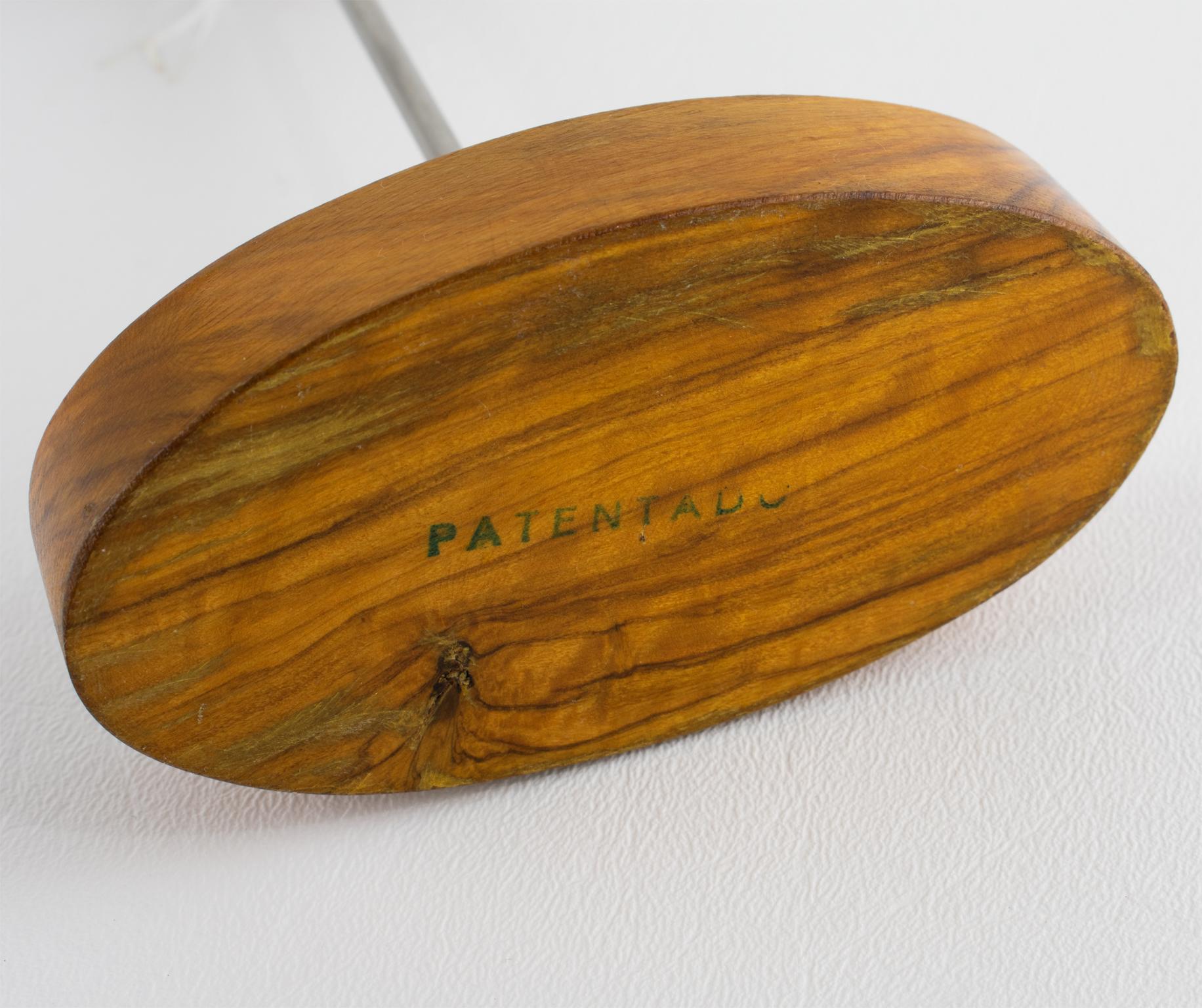 Mid-Century Modern Barware Cocktail Picks Geschnitzte Katzenköpfe aus Teakholz, um 1960 im Angebot 4