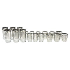 Service de verres de bar « Mid-Century Modern » : lot de 18 verres, années 1950, avec motifs argentés