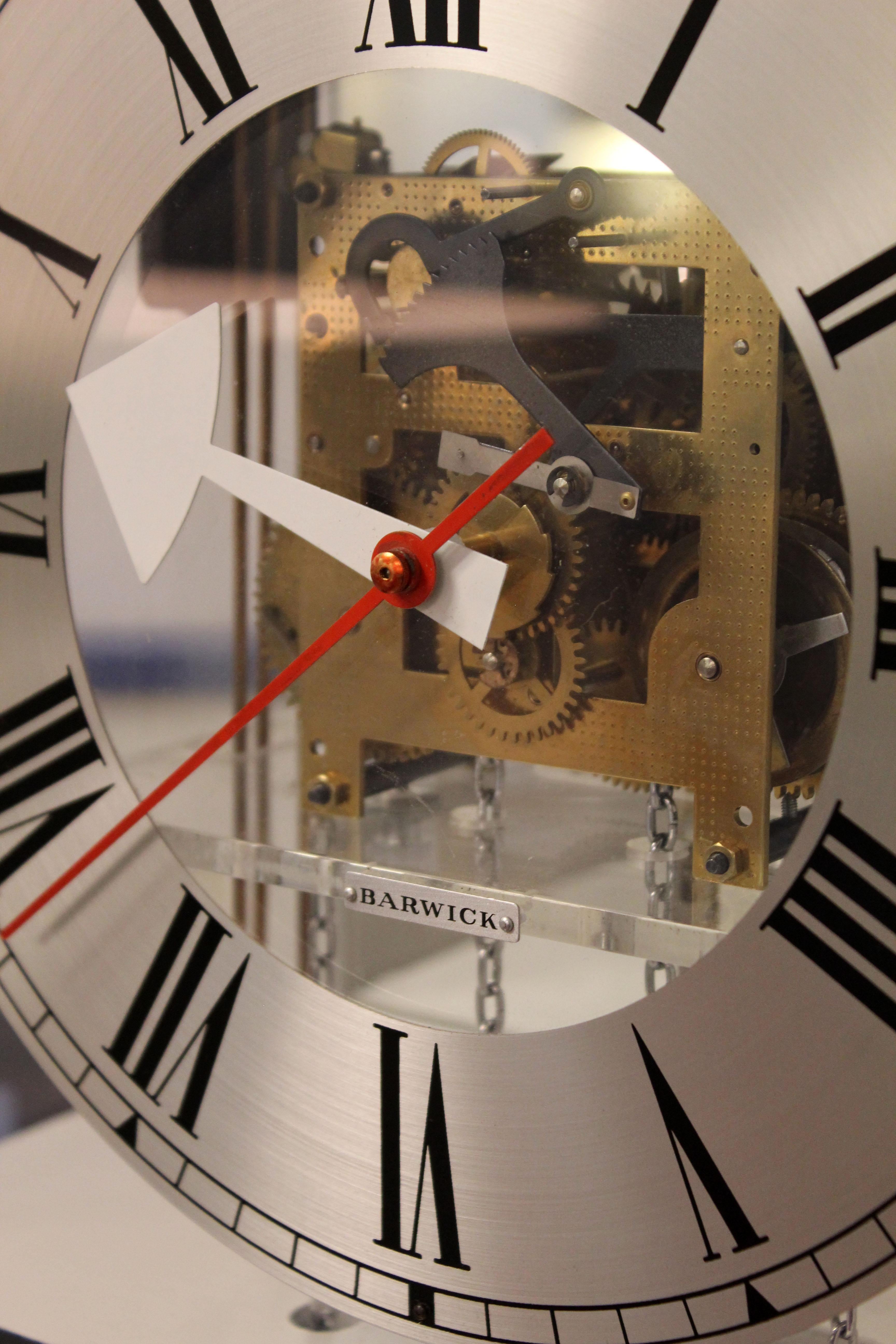 Américain Horloge de grand-mère en lucite moderne du milieu du siècle dernier de Barwick pour Howard Miller, 1970 en vente