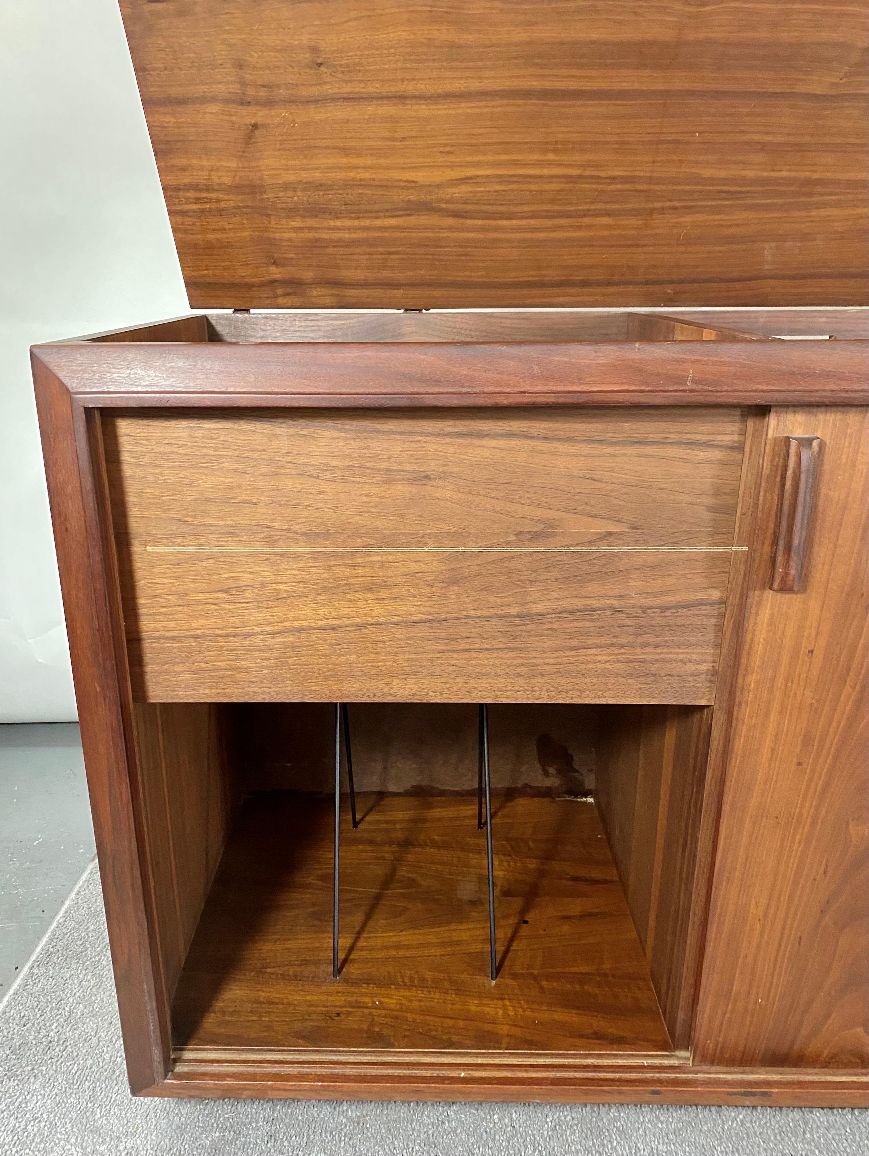 Mid-Century Modern Barzilay Stereo Cabinet Converted Sideboard or Credenza  For Sale 2
