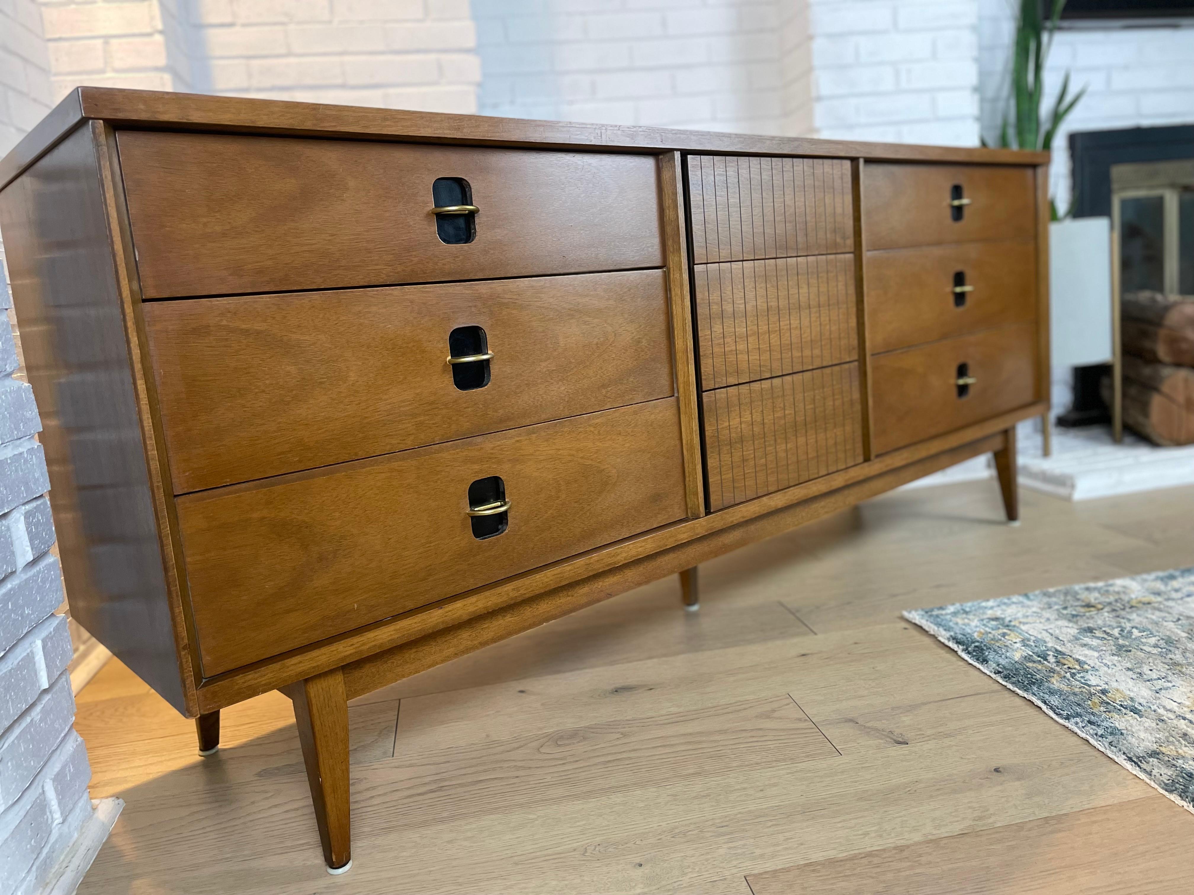 Beautiful Mid-Century Modern Bassett lowboy dresser with 9 drawers (6 long and 3 short drawers) and gorgeous brass handles on the long drawers. This Bassett lowboy dresser is perfect as is and ready for a new home!

Below are specific