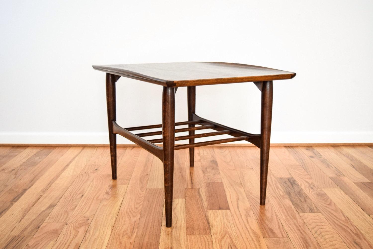 • Mid-Century Modern Bassett Artisan collection end table from the 1950s.
• Classic Danish-inspired American midcentury design in the style of Grete Jalk for Glostrup.
• Solid walnut construction with gorgeous wood grain.
• Beautiful design