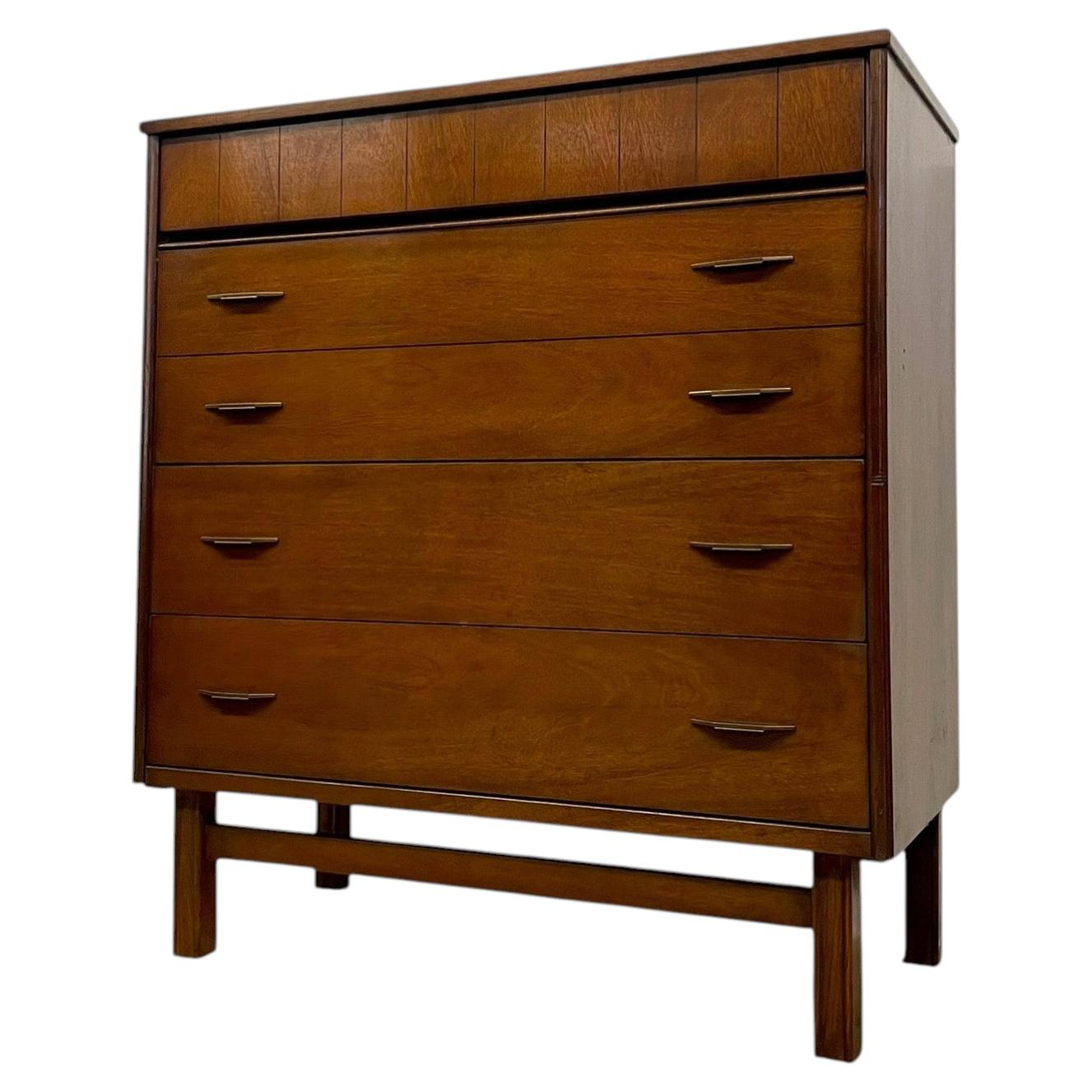 Mid Century Modern Bassett Furniture 4 Drawer Dresser with Dovetail Construction