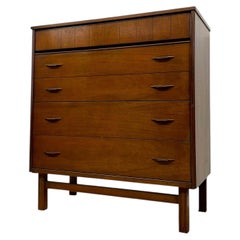 Commode à 4 tiroirs avec construction en queue d'aronde, Mid Century Furniture