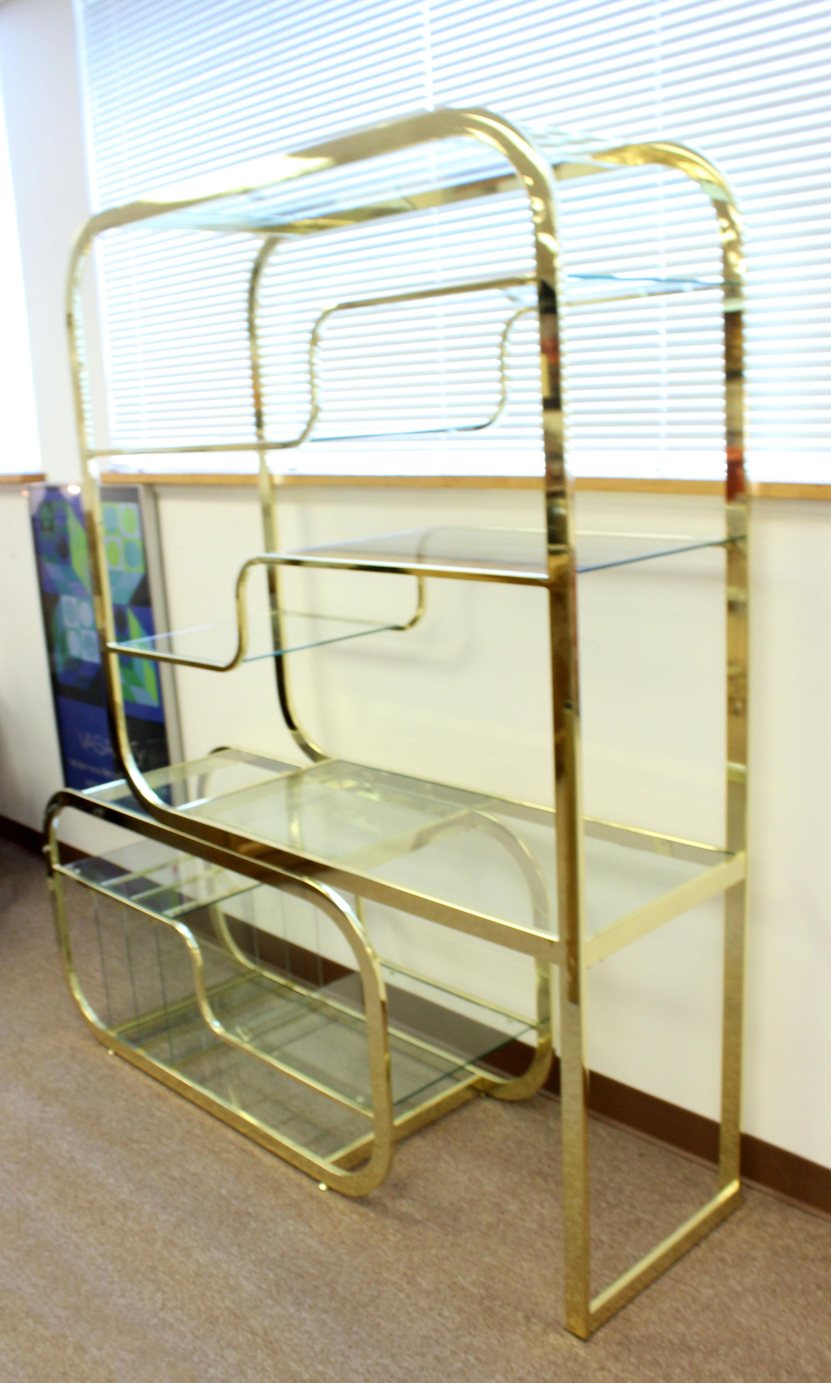 Mid-Century Modern Baughman Brass Glass Expandable Étagère Shelving Unit 1970s In Good Condition In Keego Harbor, MI