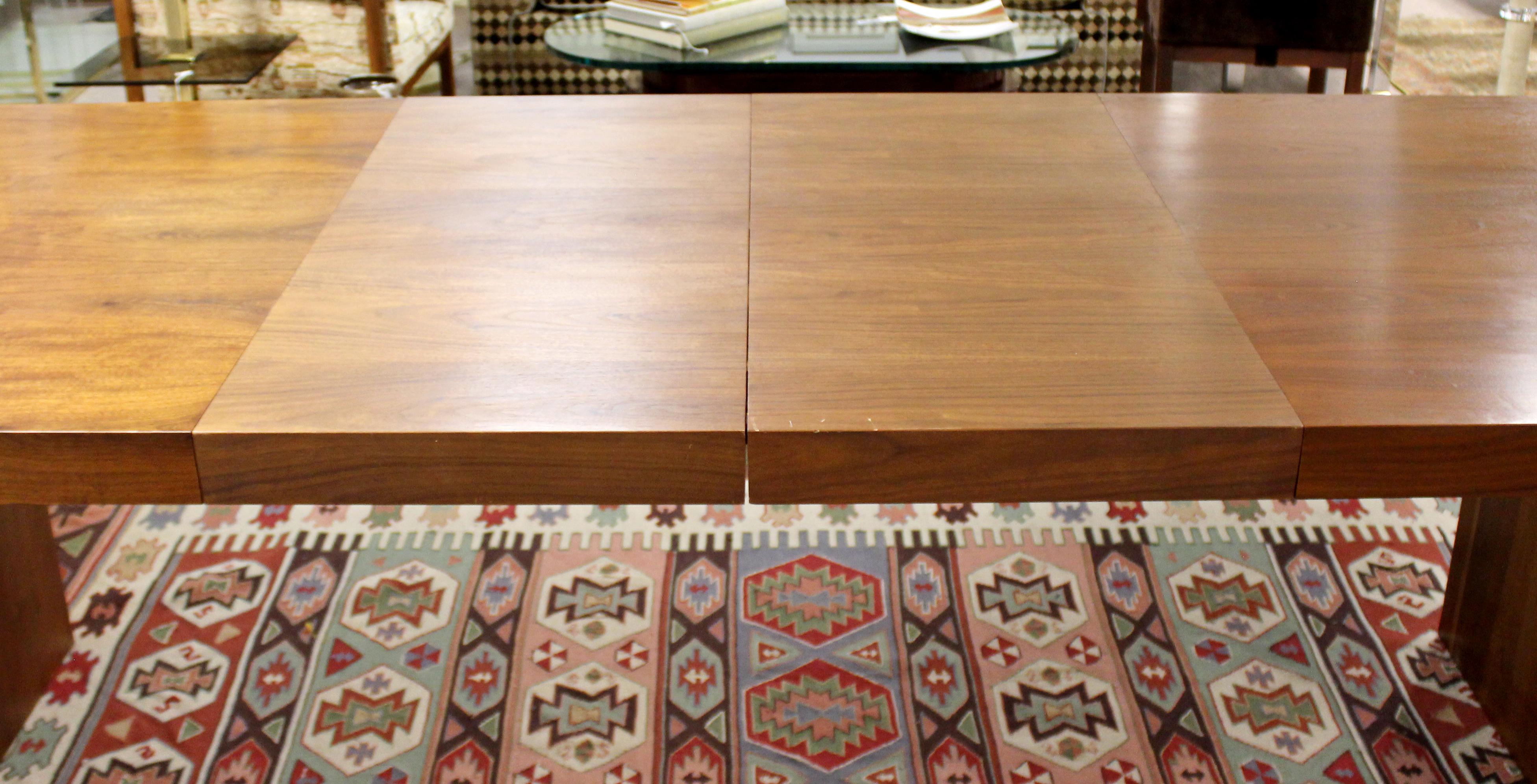 For your consideration is an extraordinary, expandable, walnut dining table, with two leaves for Dillingham, circa 1960s. In excellent vintage condition. The dimensions are 72