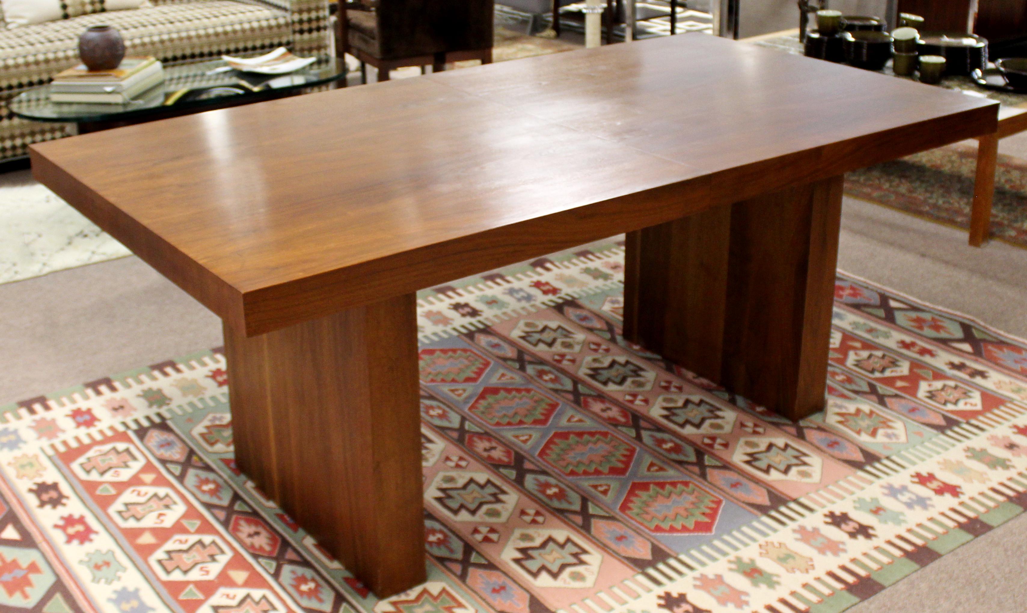 Mid-Century Modern Dillingham Expandable Walnut Dining Table 1960s 4