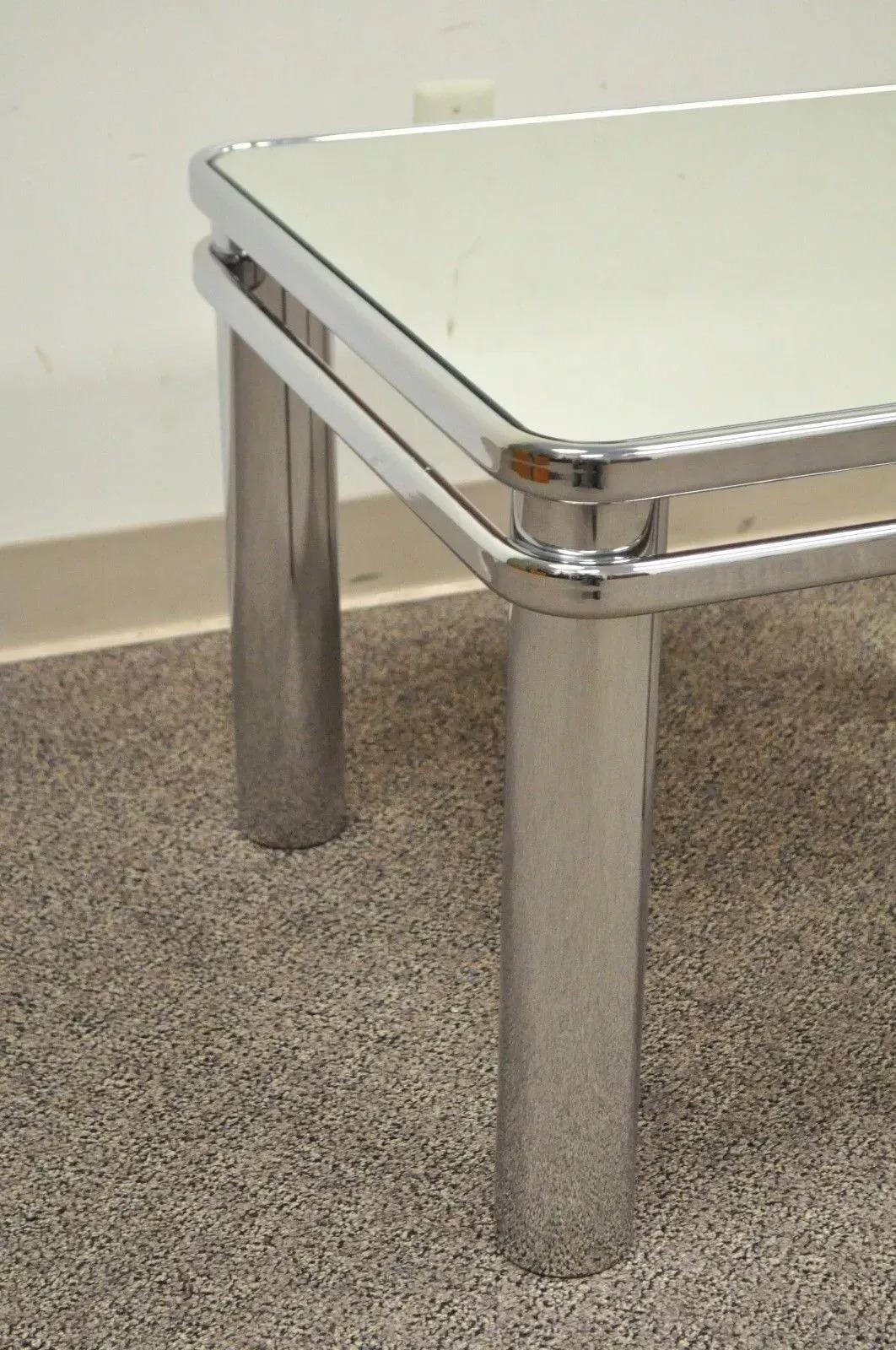 Inconnu Table d'appoint en verre chromé tubulaire de style Baughman, mi-siècle moderne en vente