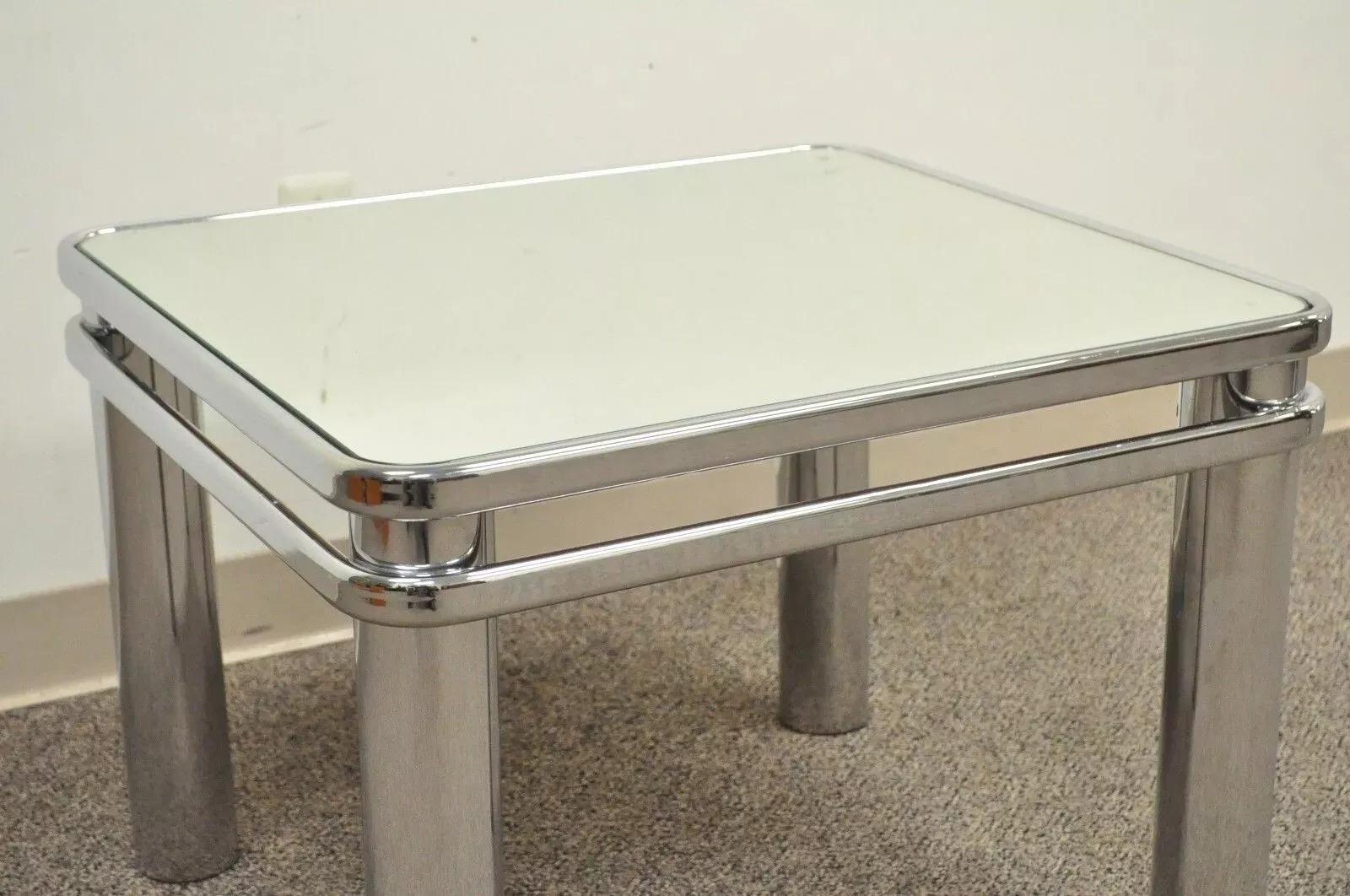 Table d'appoint en verre chromé tubulaire de style Baughman, mi-siècle moderne Bon état - En vente à Philadelphia, PA