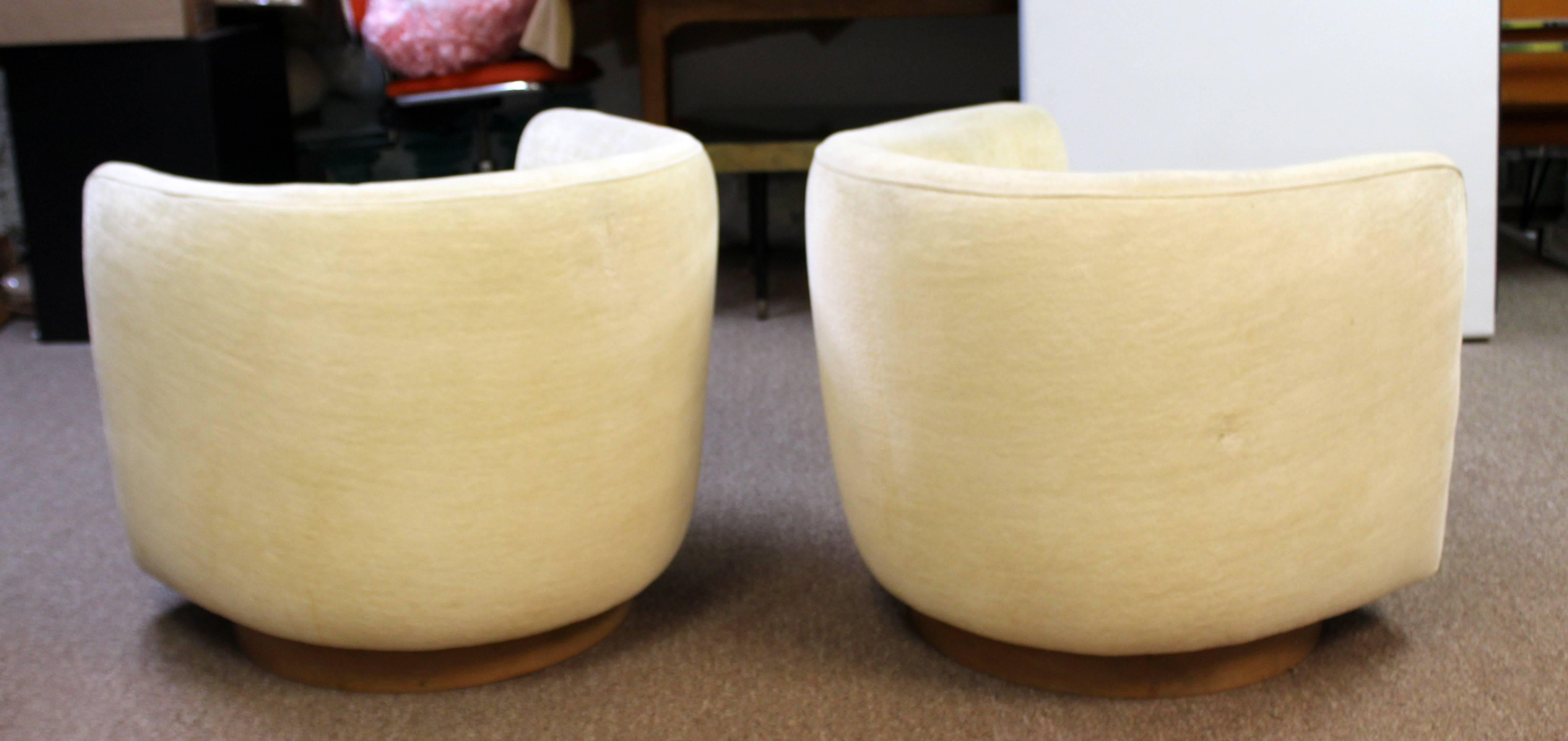 Upholstery Mid-Century Modern Baughman Thayer Coggin Pair of Plinth Base Swivel Tub Chairs