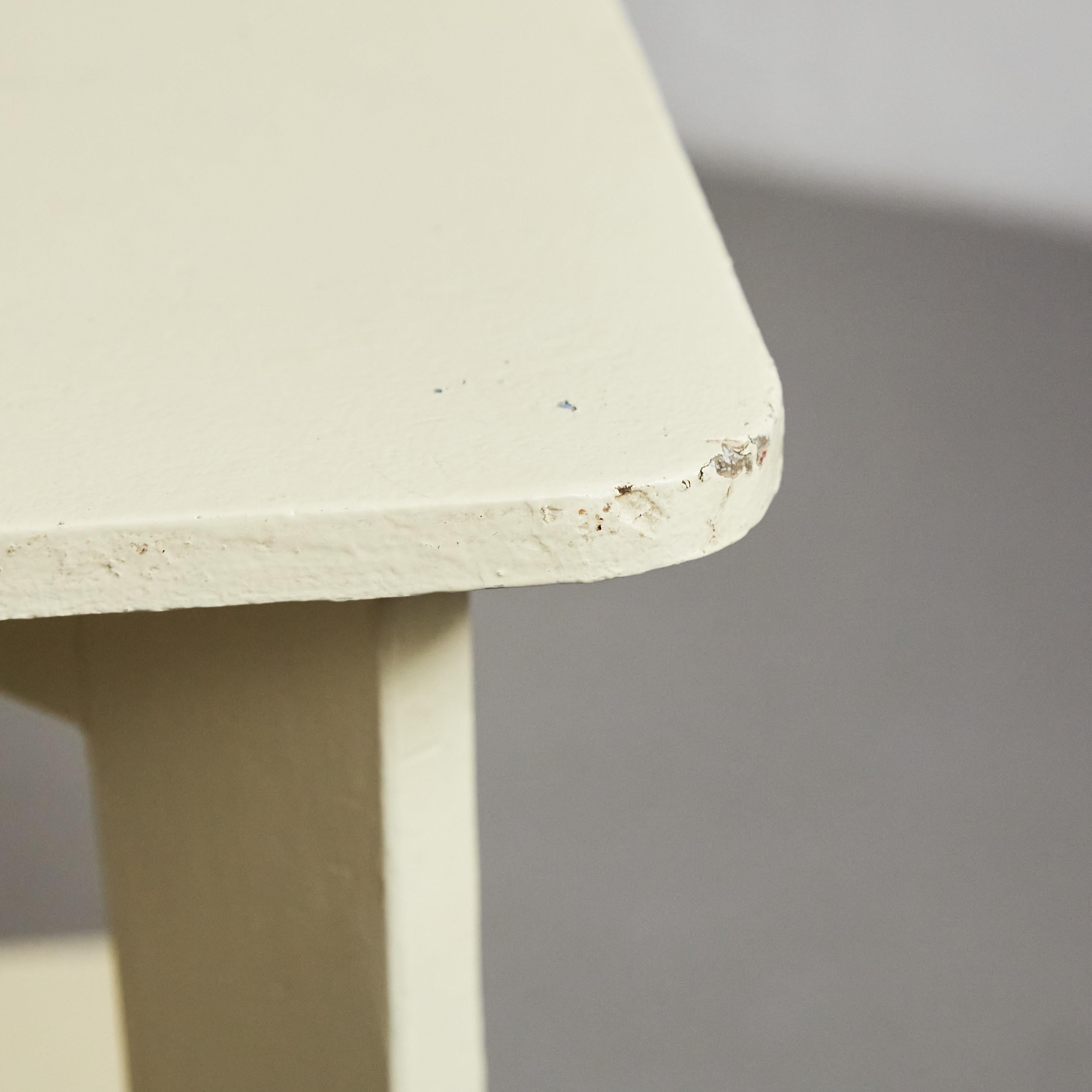 Table basse laquée blanche de style Bauhaus de The MODERNITY, circa 1960 en vente 3
