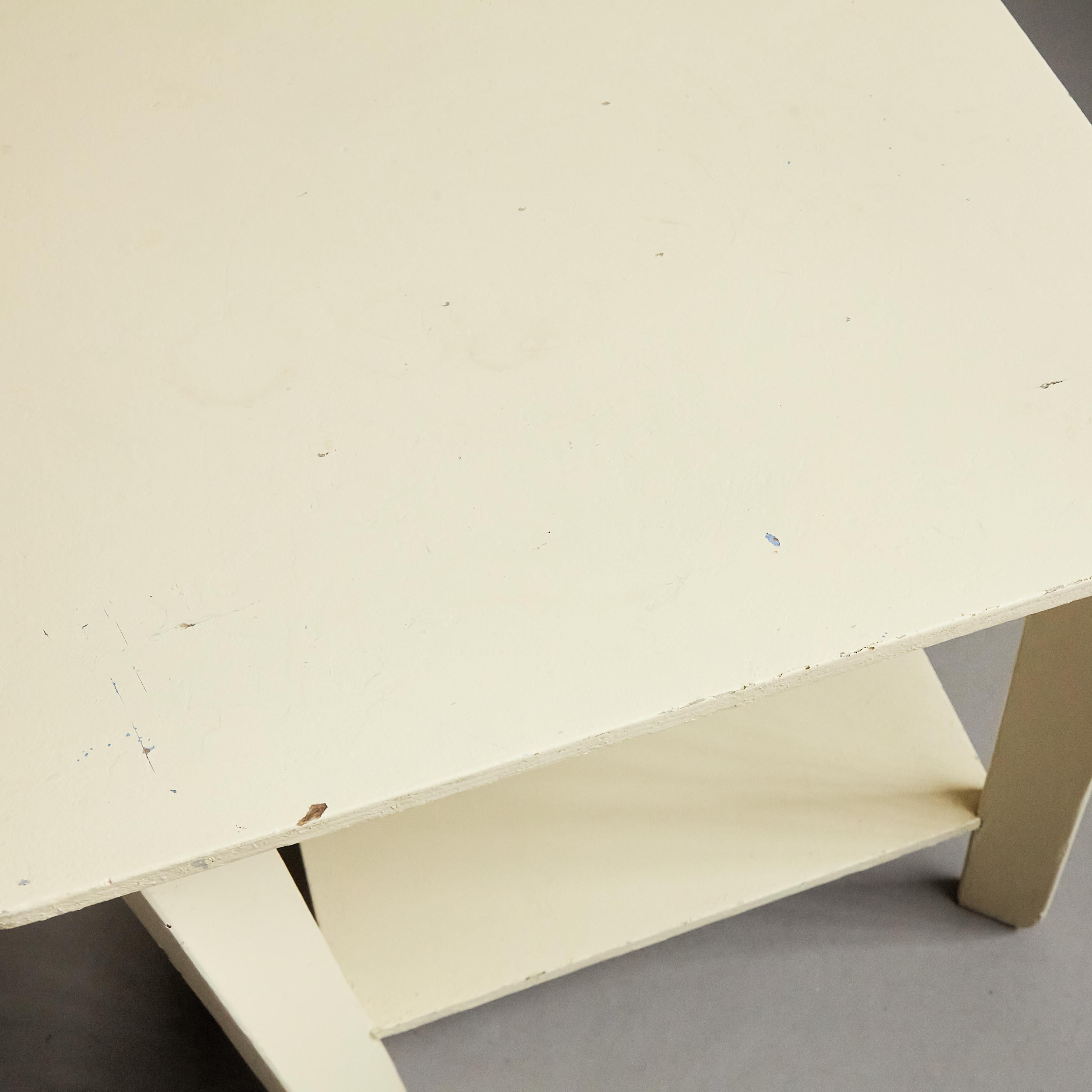 Table basse laquée blanche de style Bauhaus de The MODERNITY, circa 1960 en vente 6