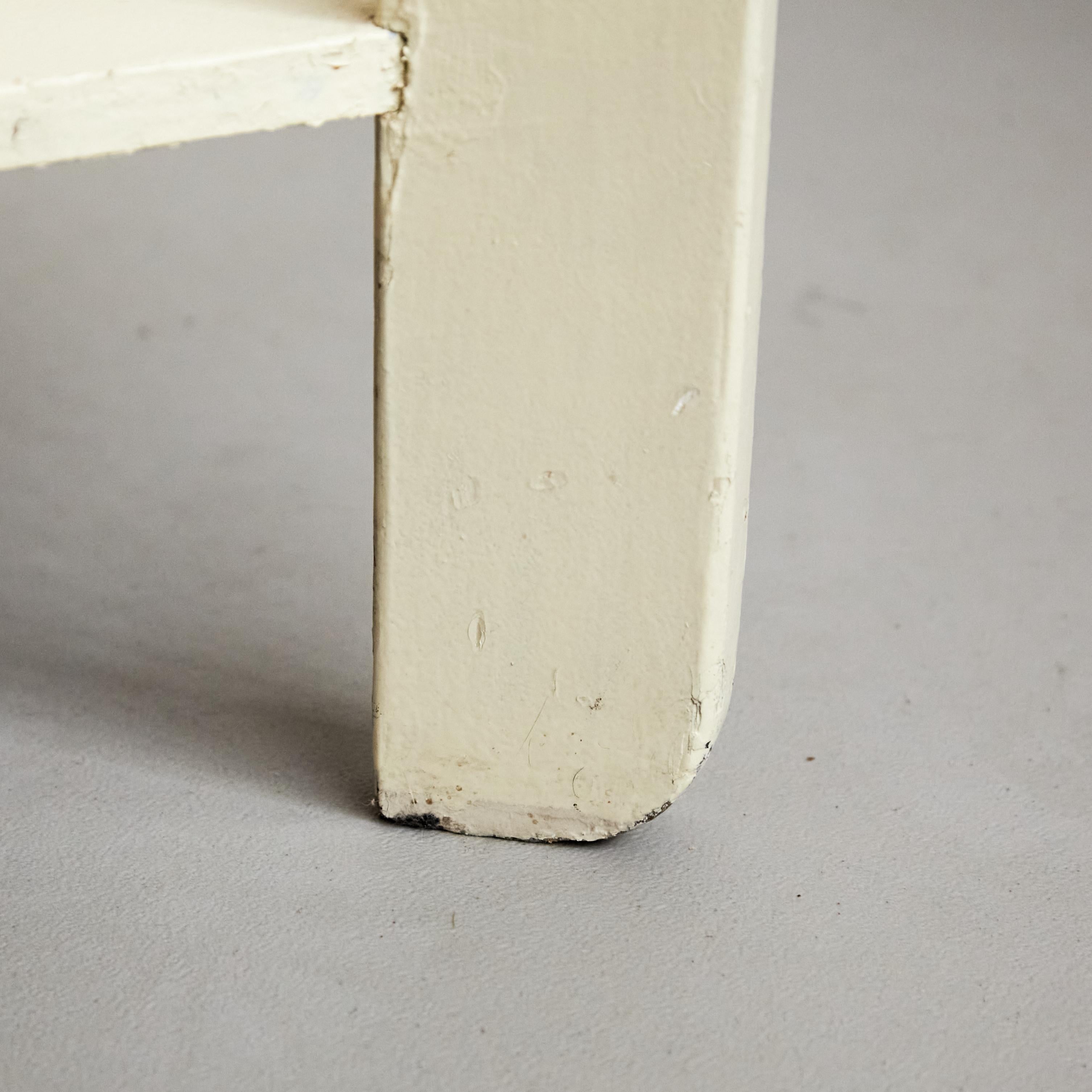 Table basse laquée blanche de style Bauhaus de The MODERNITY, circa 1960 en vente 2